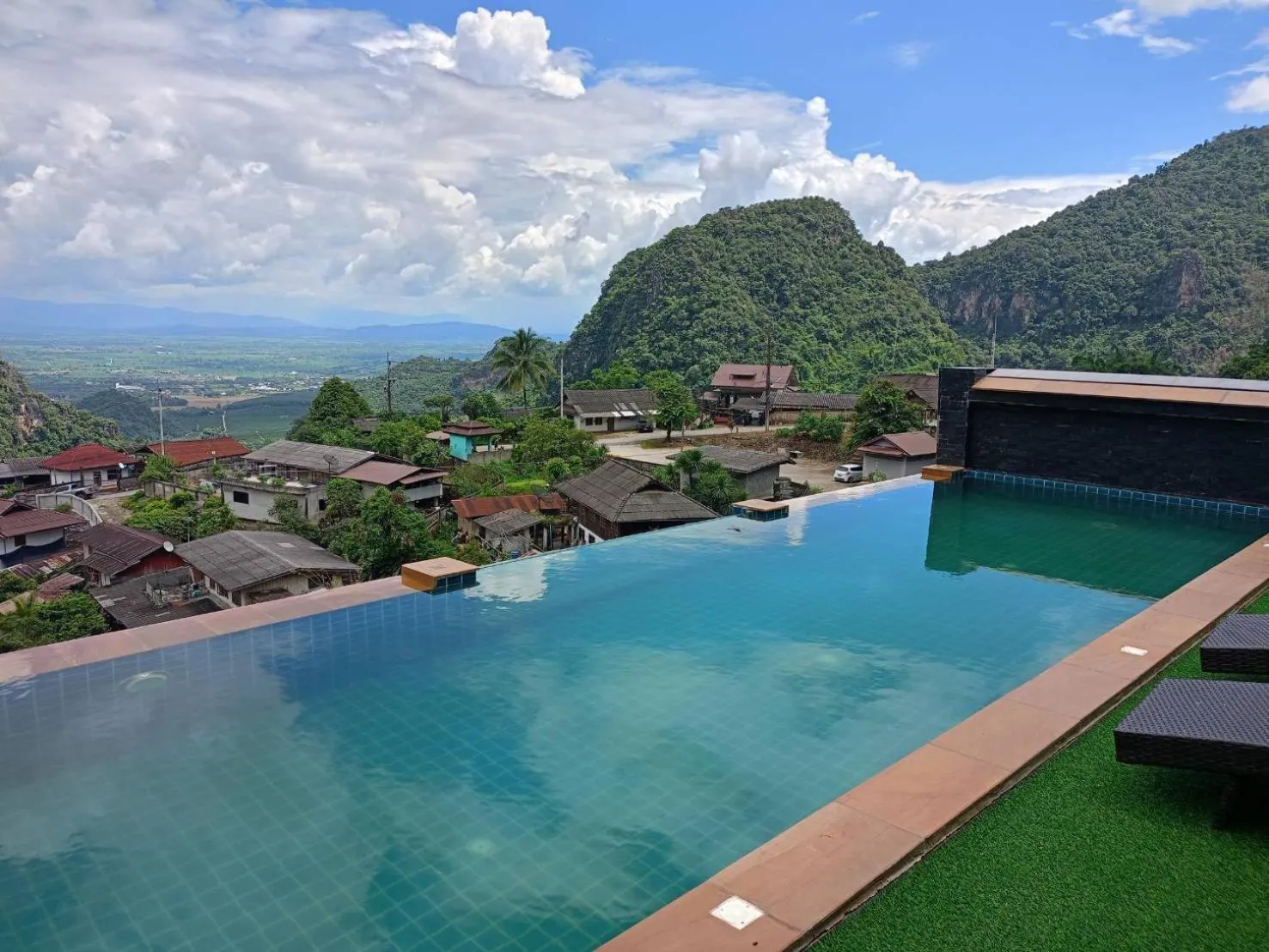 Mountain view in Oasis Phamee