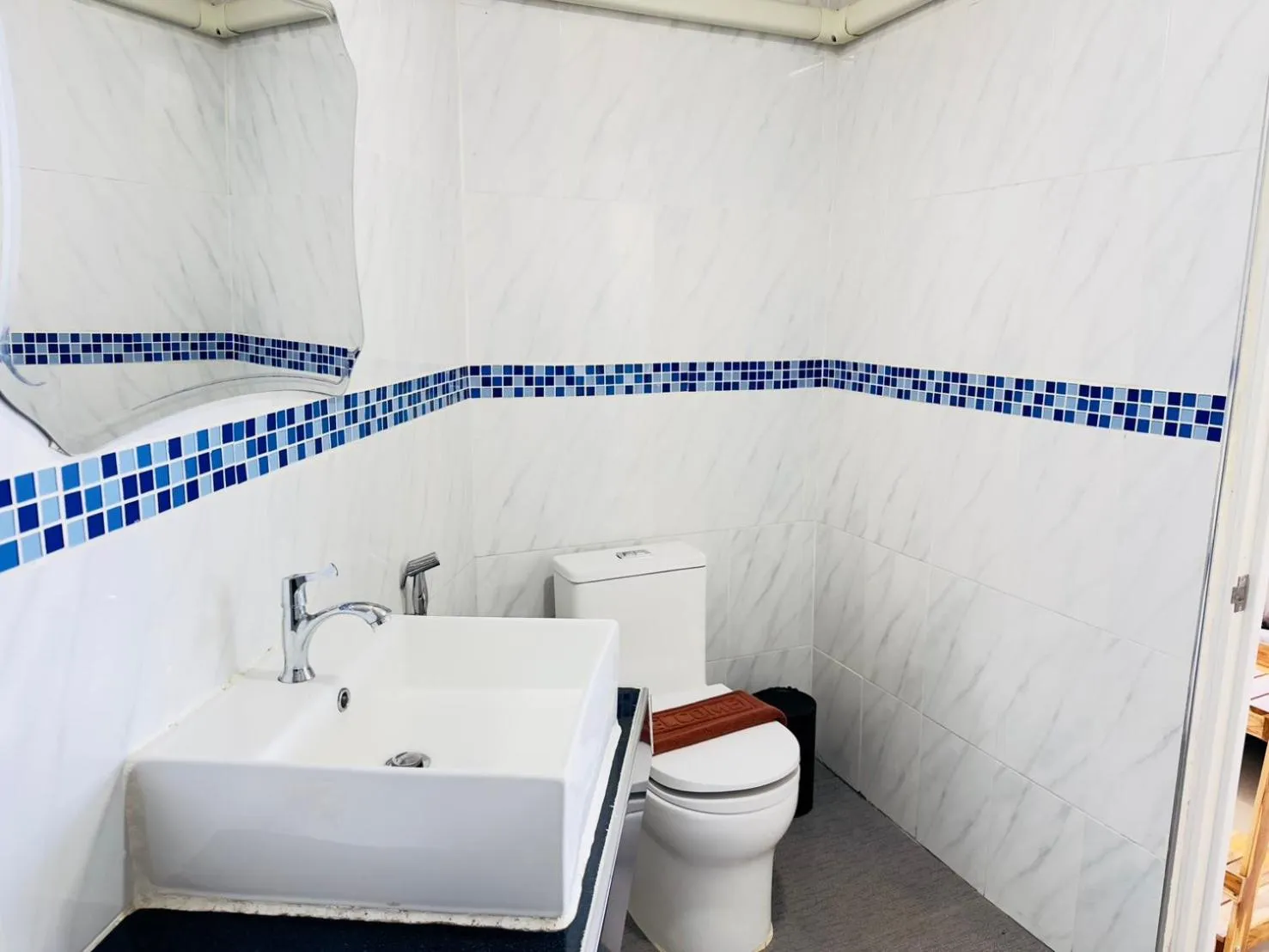 Toilet in Oasis Phamee