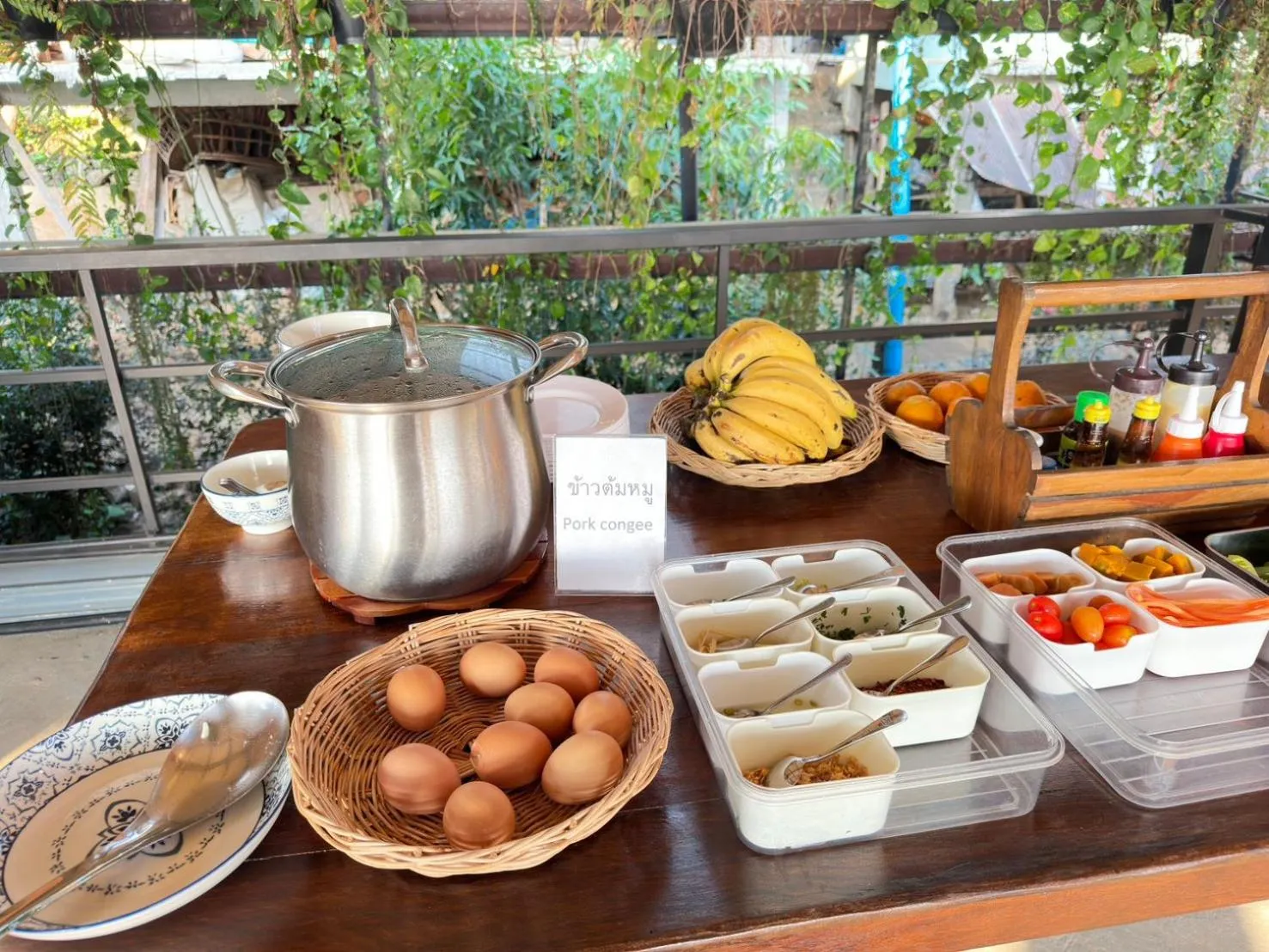 Food in Oasis Phamee