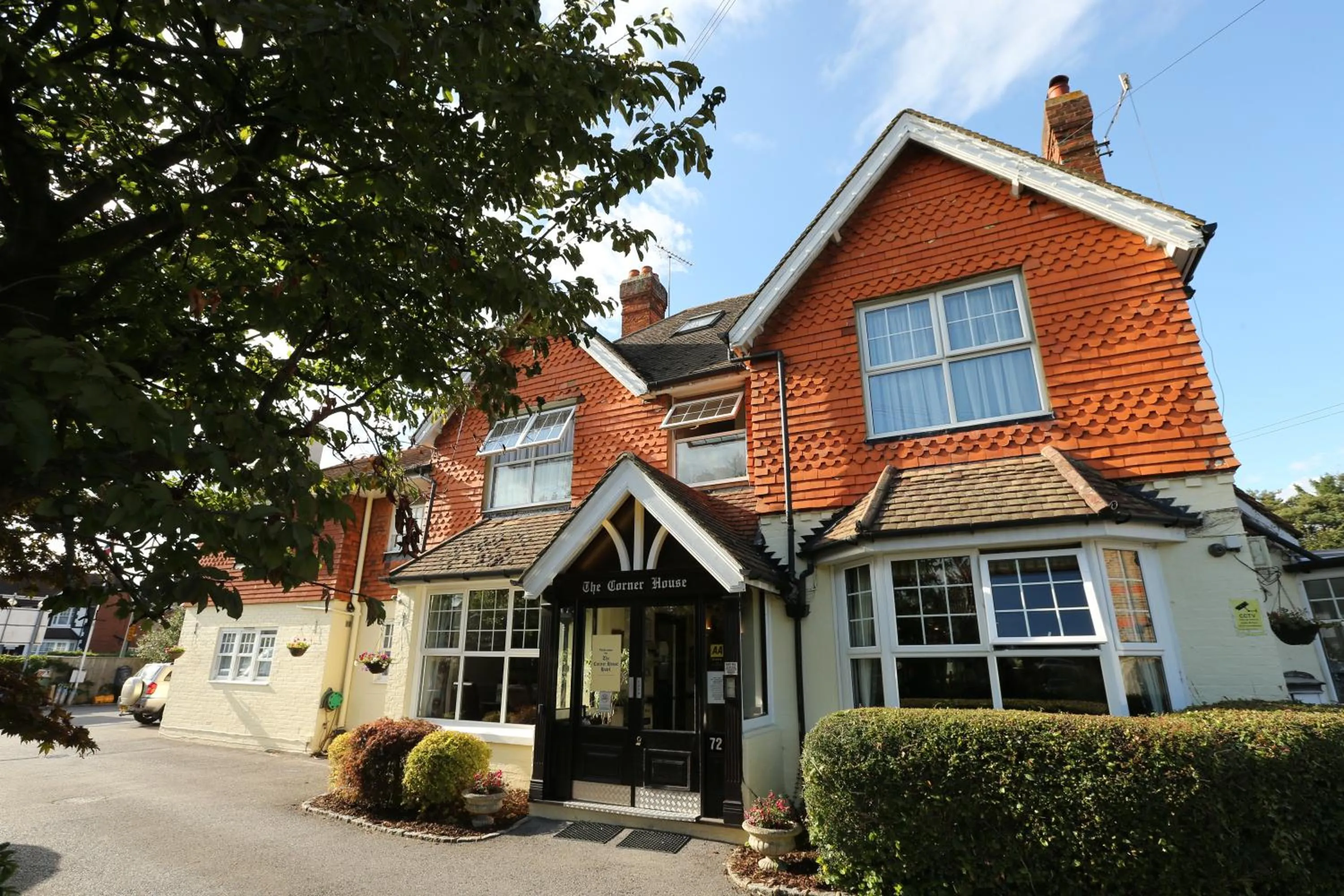 Facade/entrance in Corner House Hotel Gatwick with bookable Holiday parking