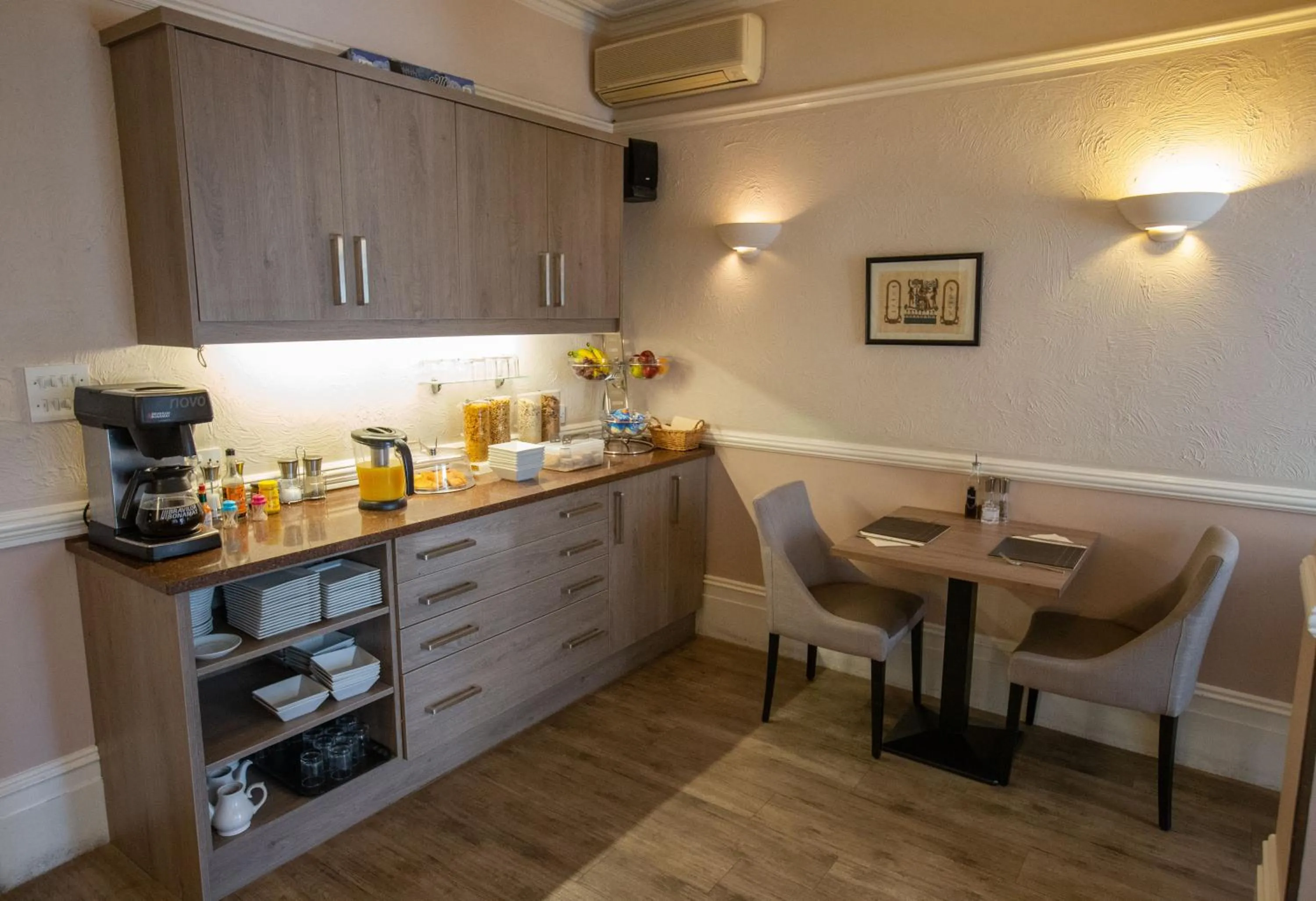 Dining area in Corner House Hotel Gatwick with bookable Holiday parking