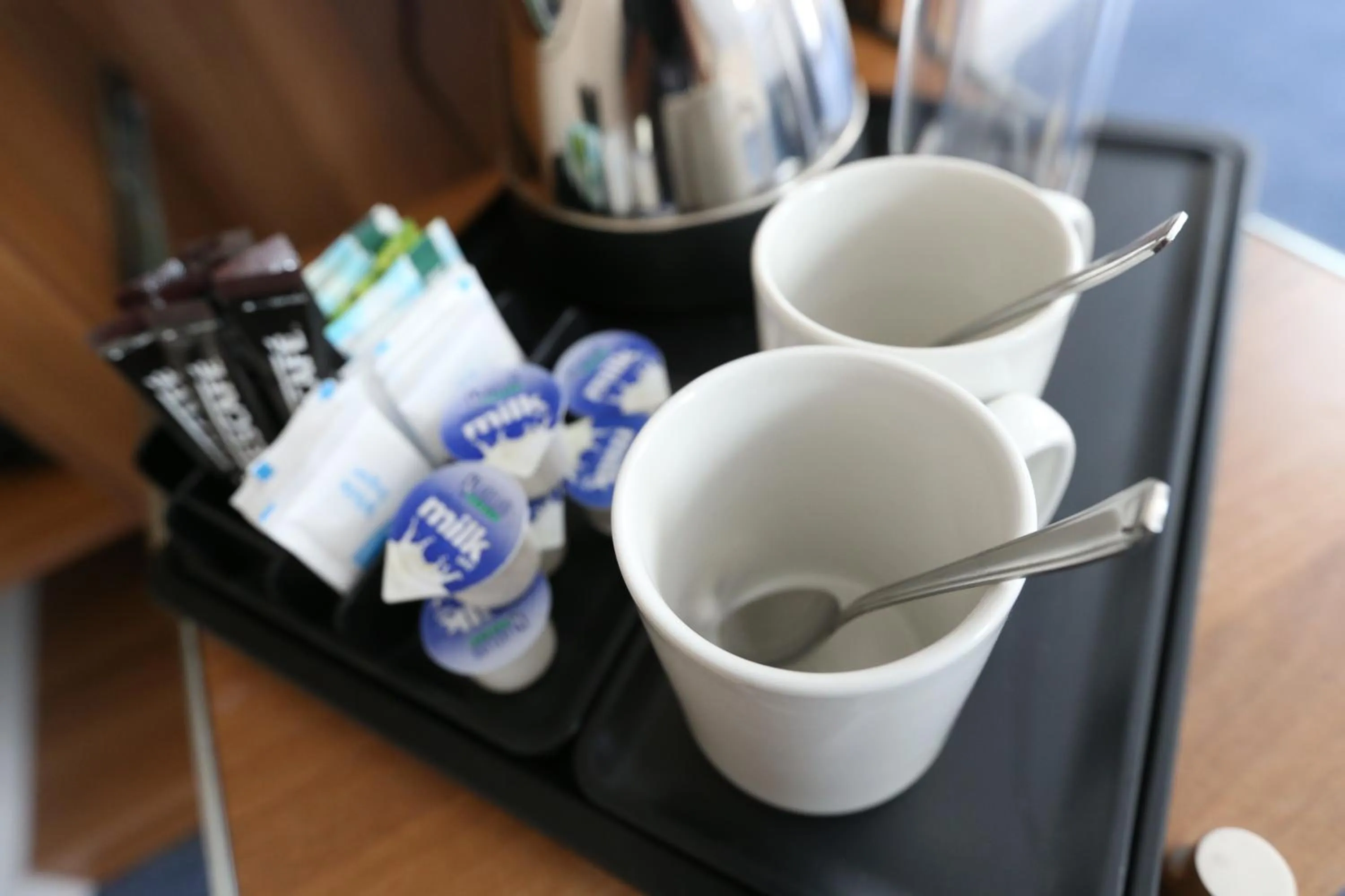 Coffee/tea facilities in Corner House Hotel Gatwick with bookable Holiday parking