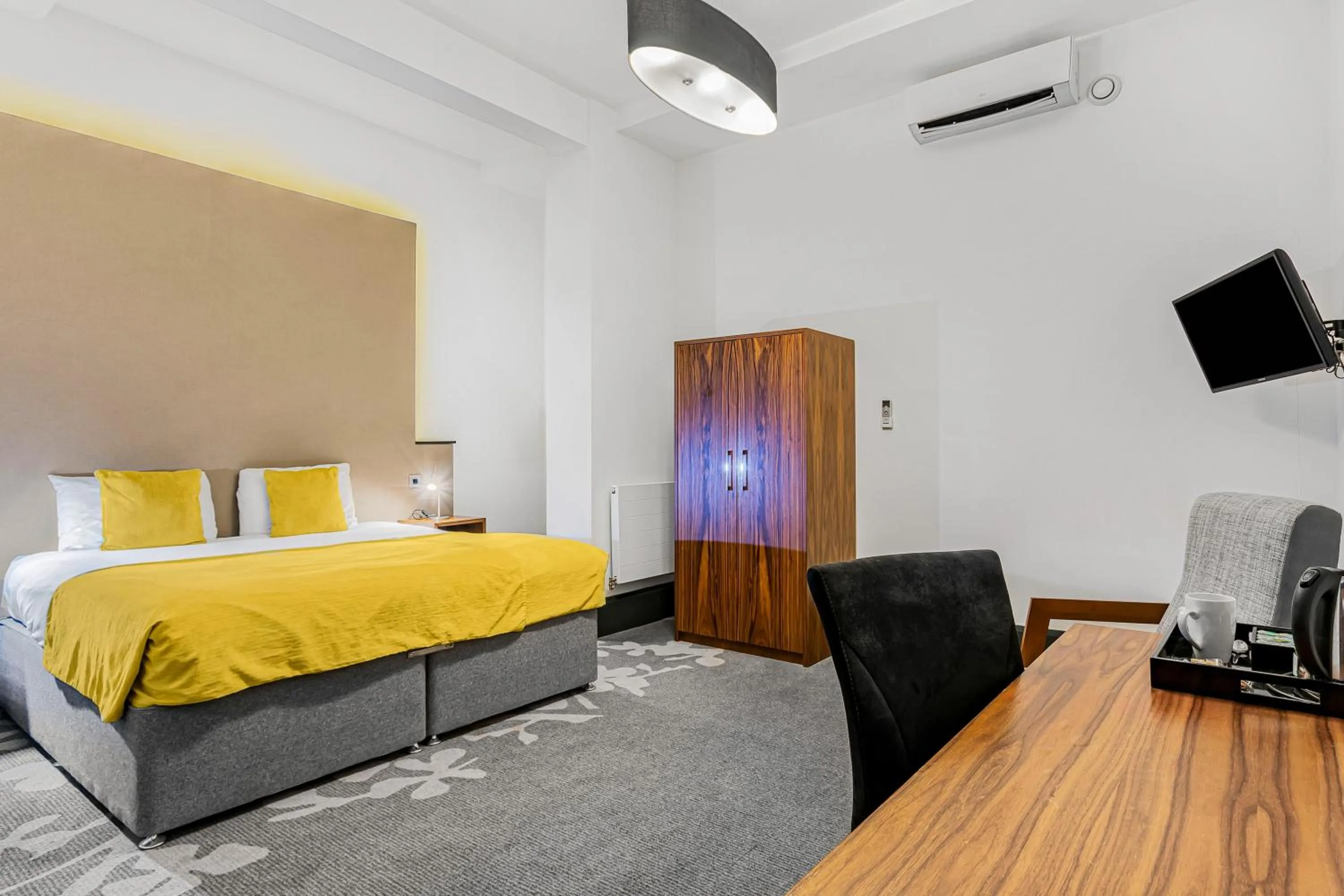 Bedroom, Bed in The Ainscow Hotel