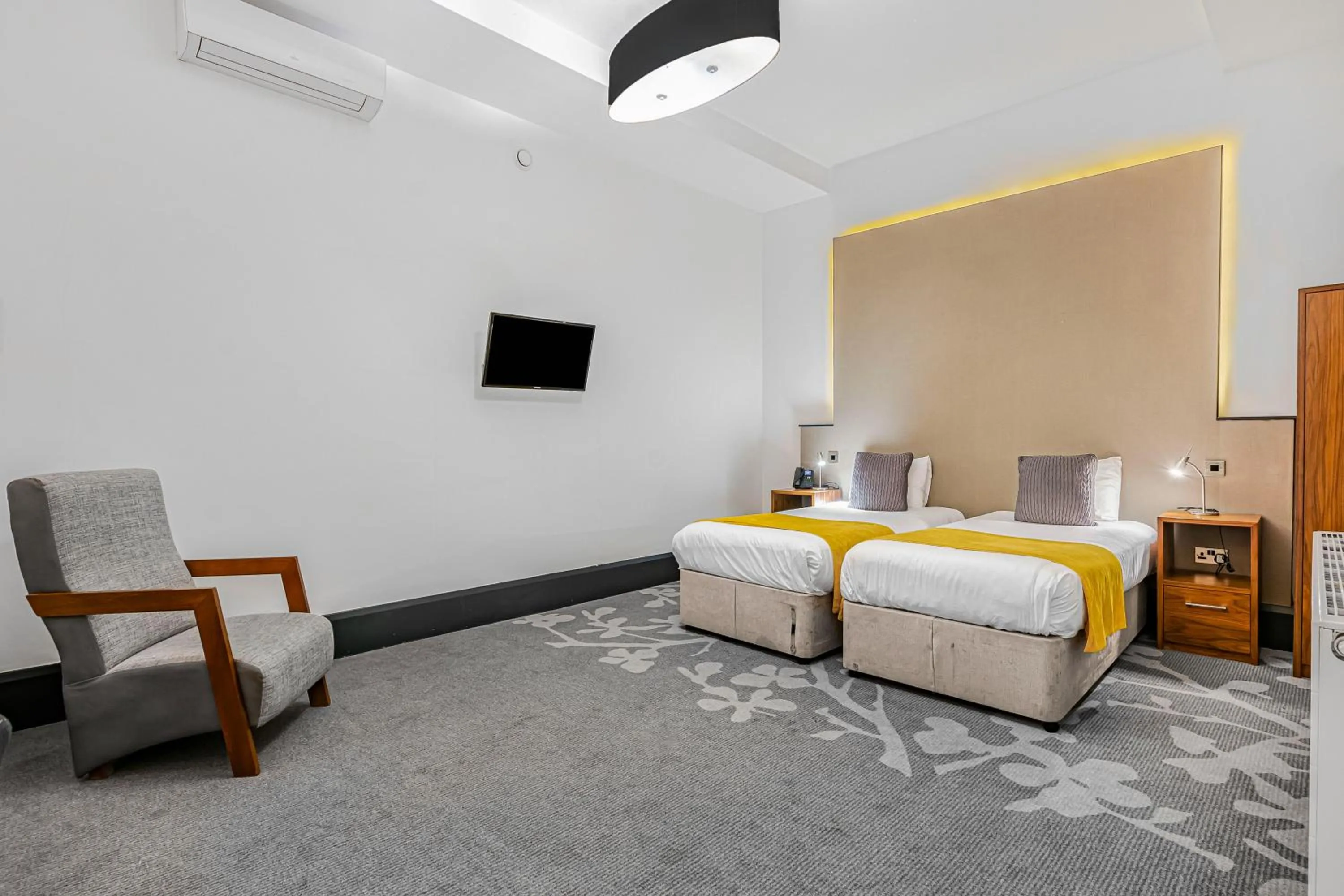 Photo of the whole room, Bed in The Ainscow Hotel