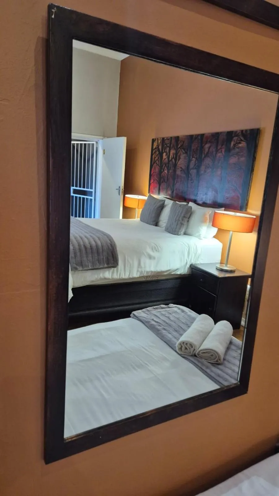 Bed in 44 on Ennis Guest Lodge and Restaurant -