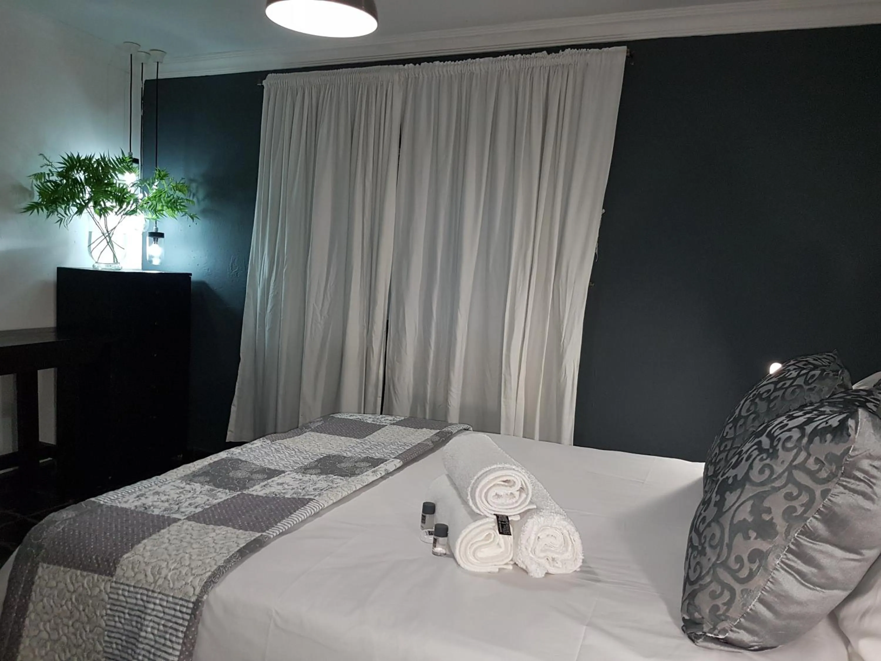 Decorative detail, Bed in 44 on Ennis Guest Lodge and Restaurant -