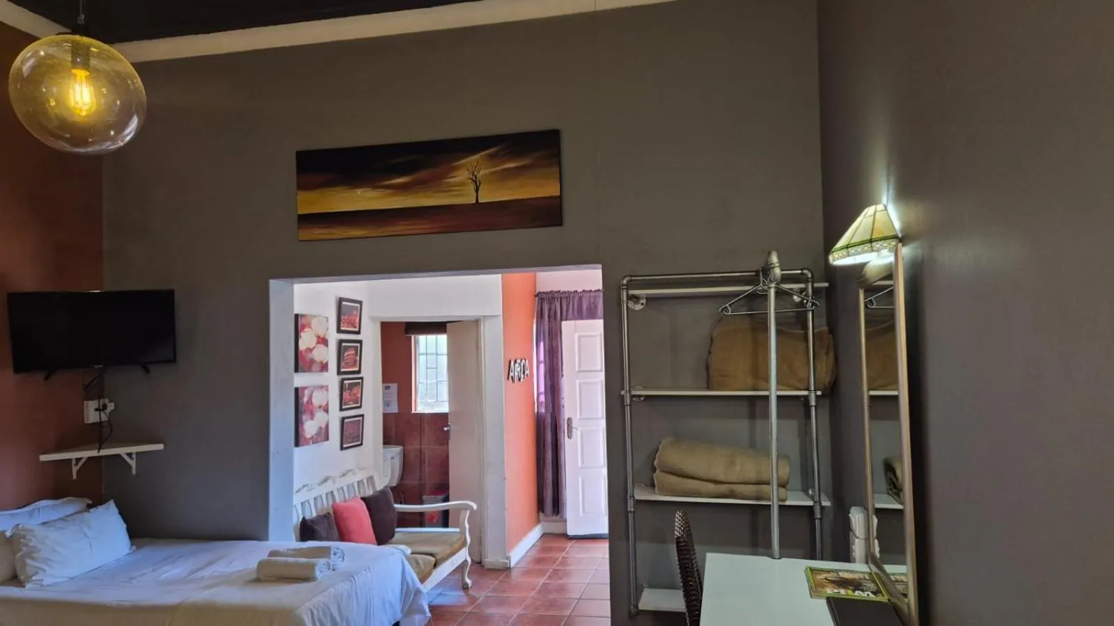 Bed in 44 on Ennis Guest Lodge and Restaurant -