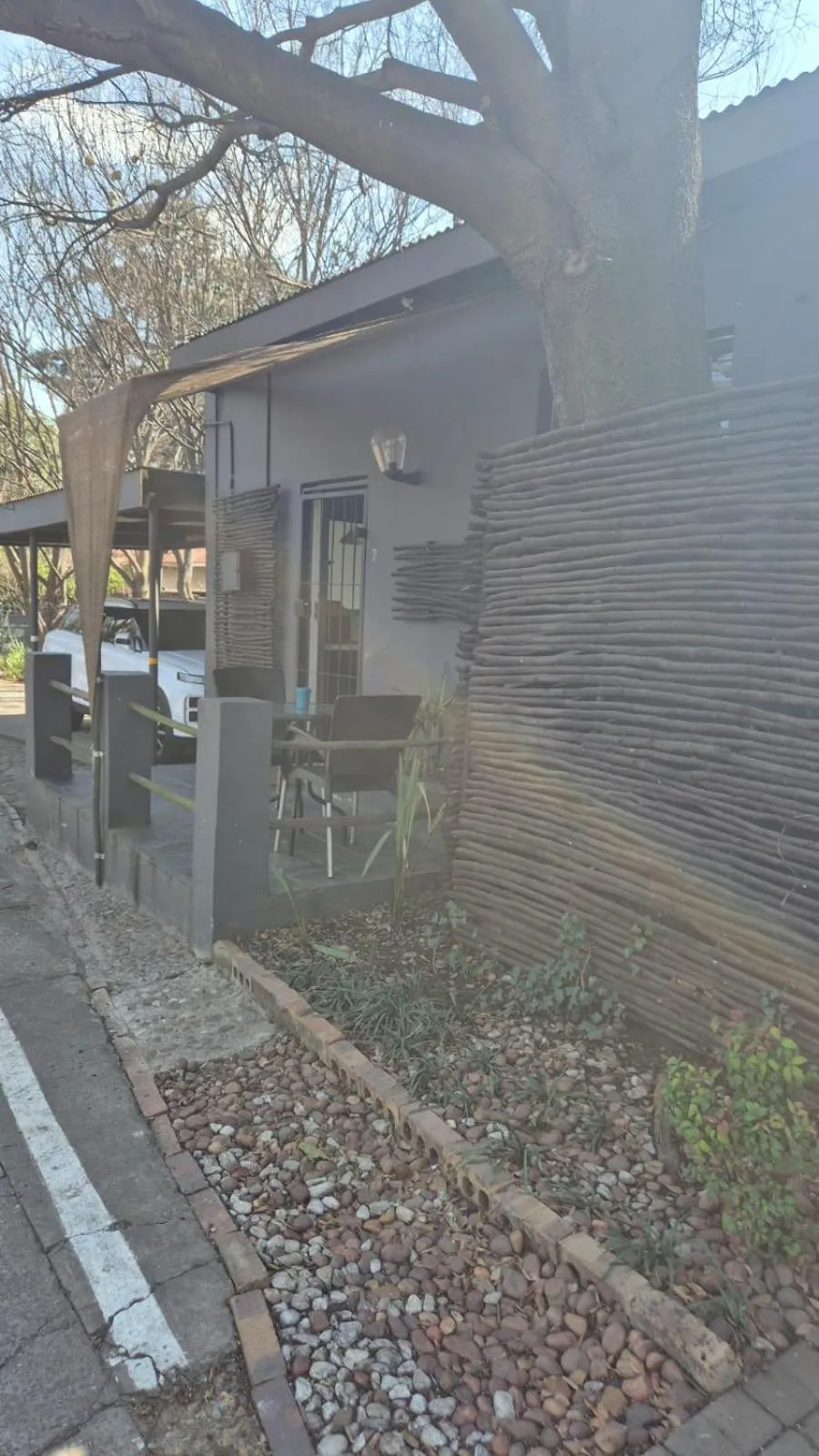 44 on Ennis Guest Lodge and Restaurant -