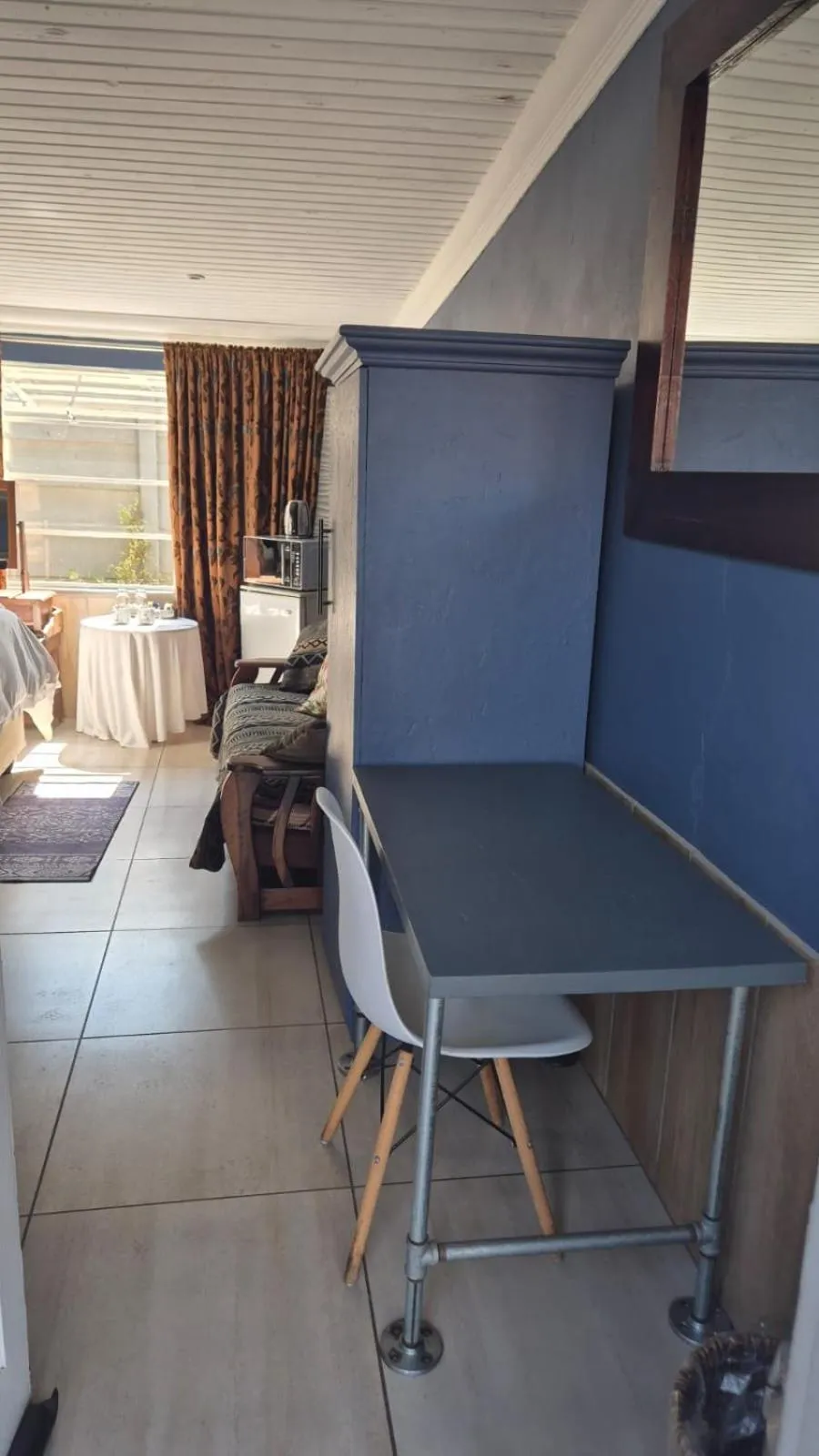 Bed in 44 on Ennis Guest Lodge and Restaurant -