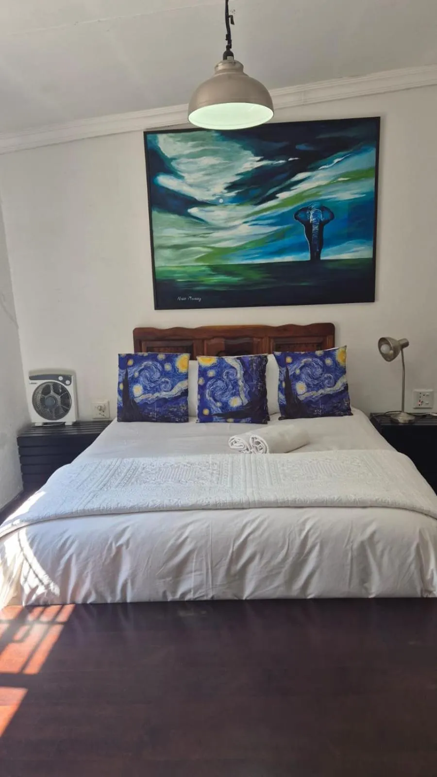 Bed in 44 on Ennis Guest Lodge and Restaurant -