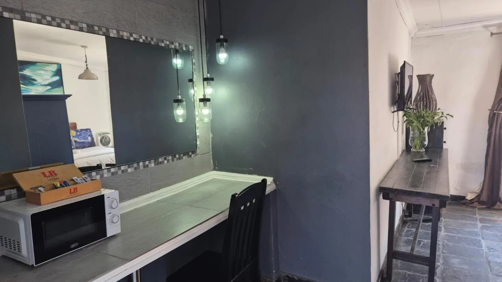 44 on Ennis Guest Lodge and Restaurant -