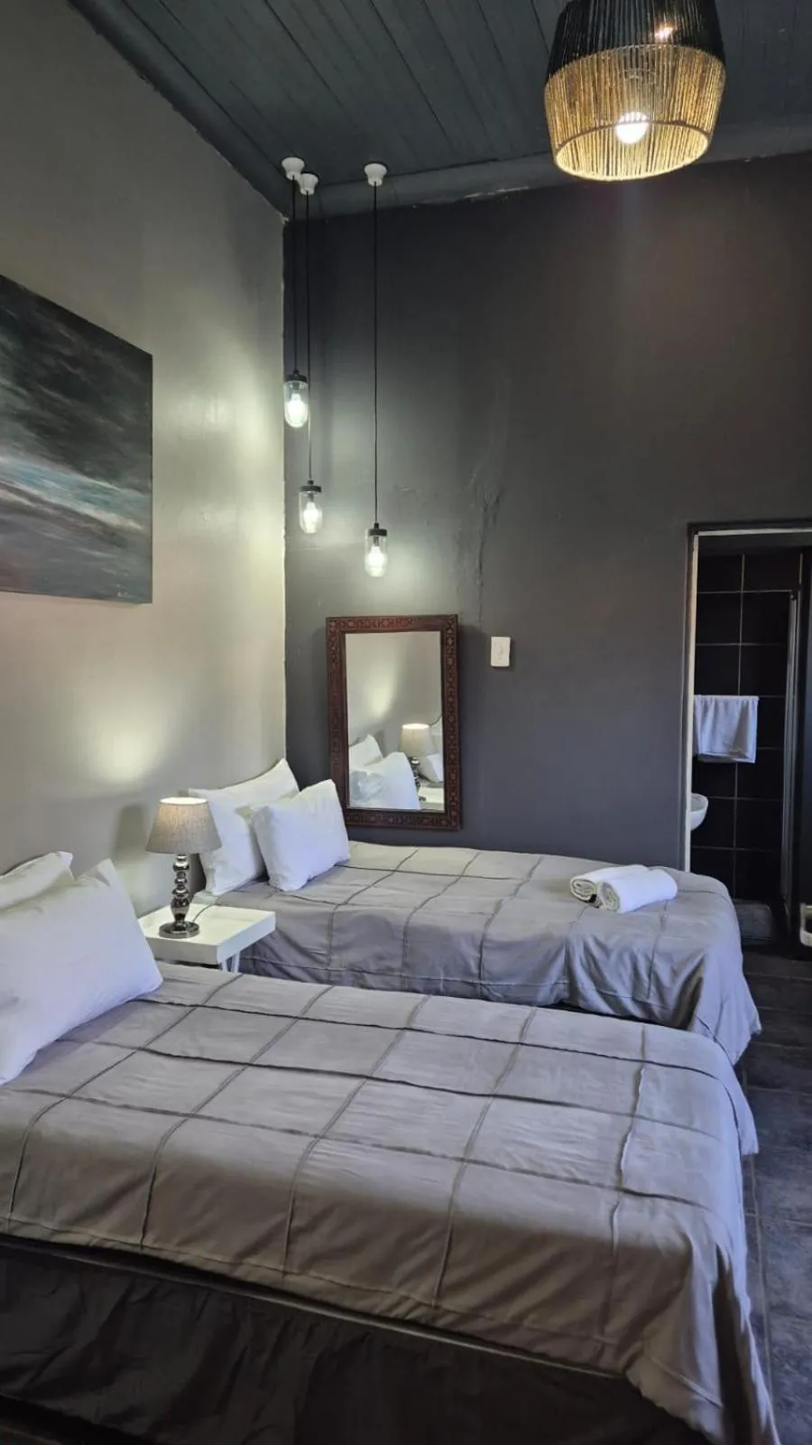 Bed in 44 on Ennis Guest Lodge and Restaurant -