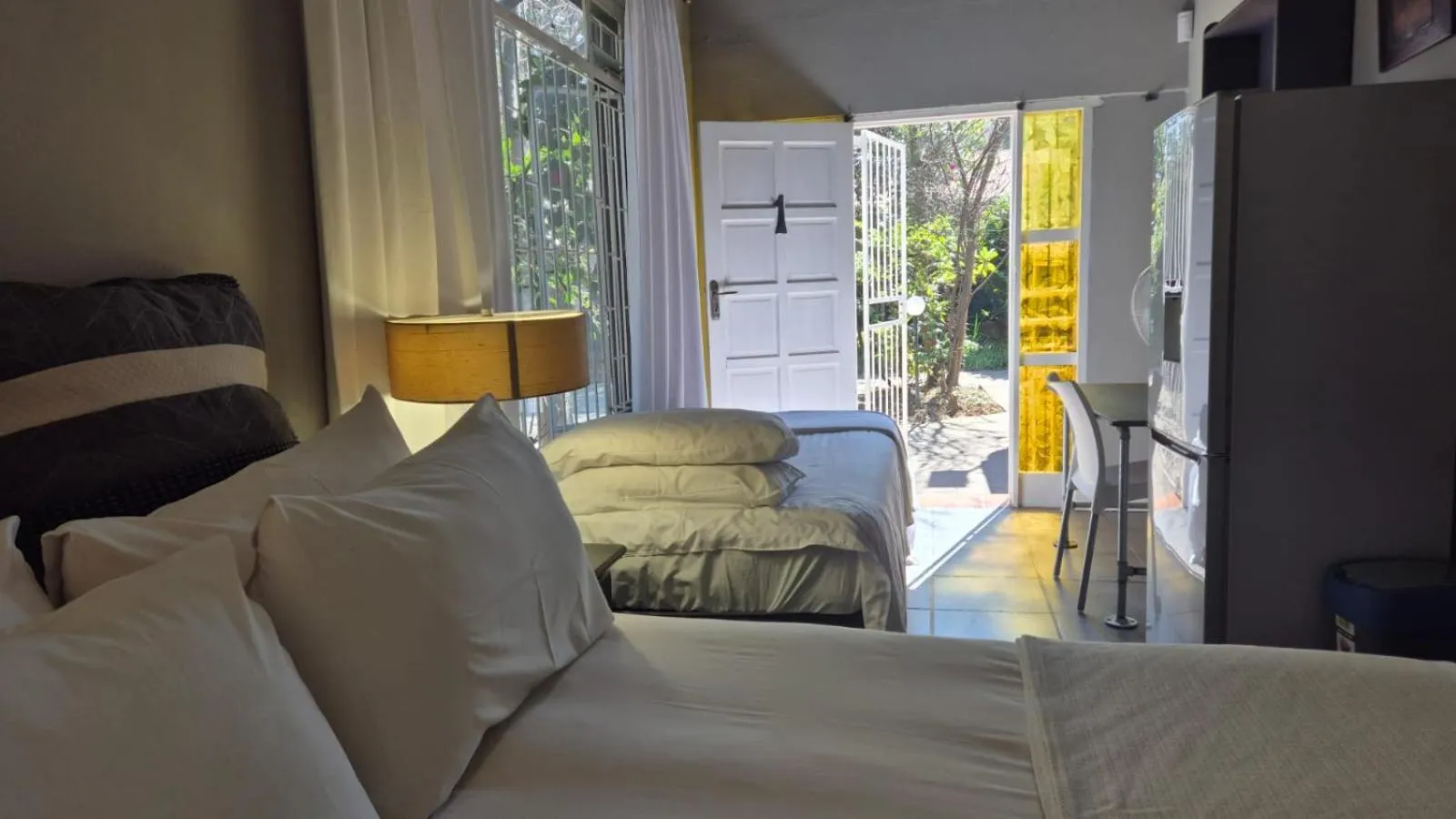 Bed in 44 on Ennis Guest Lodge and Restaurant -