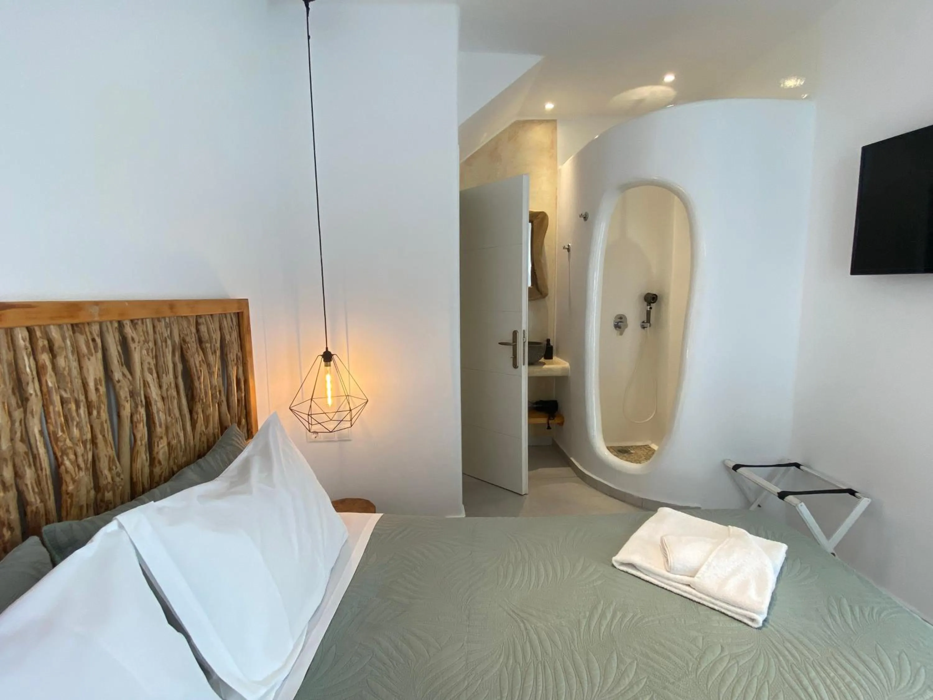 Shower, Bed in Casa Centro Suites Mykonos