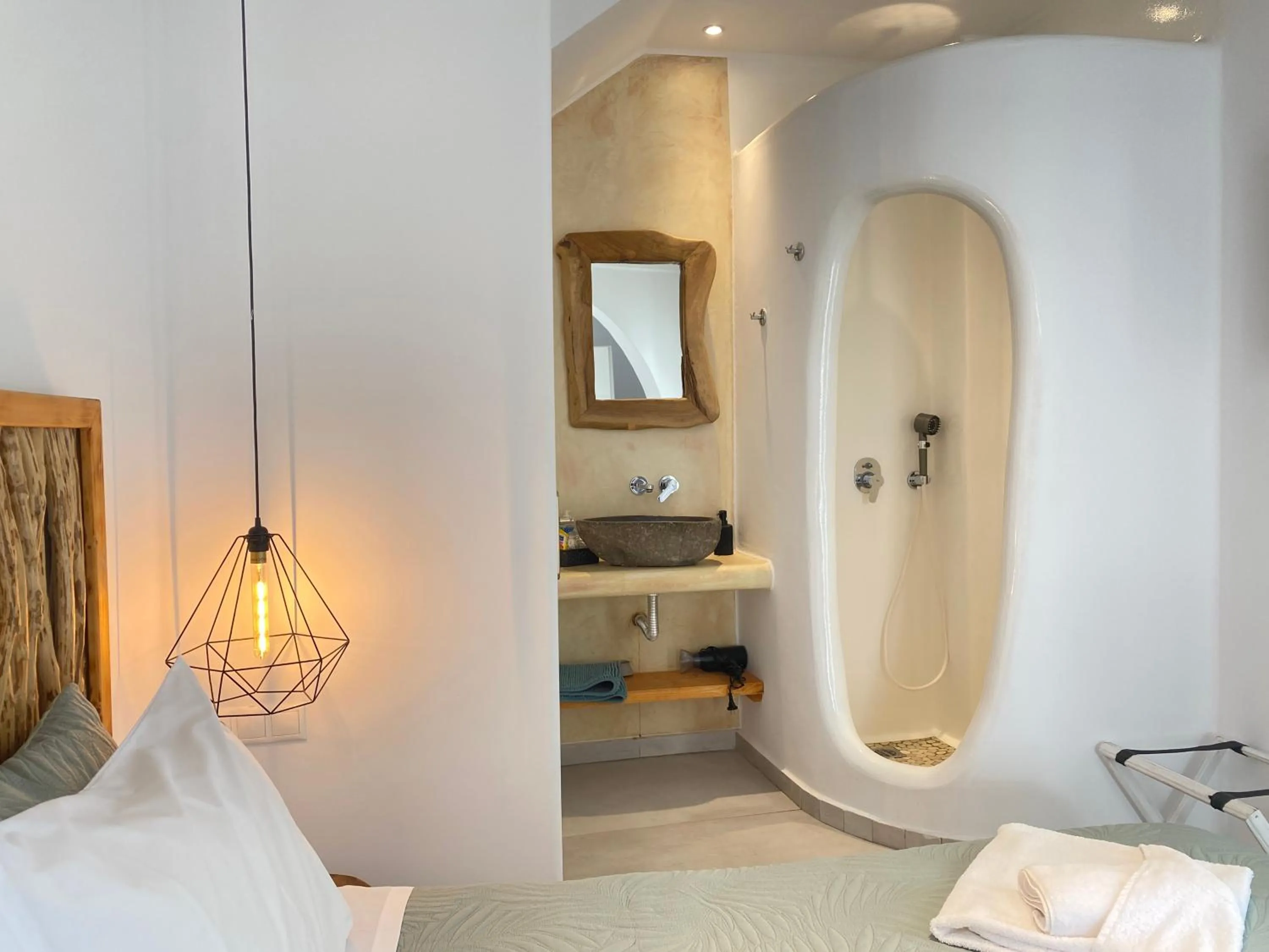 Shower, Bed in Casa Centro Suites Mykonos