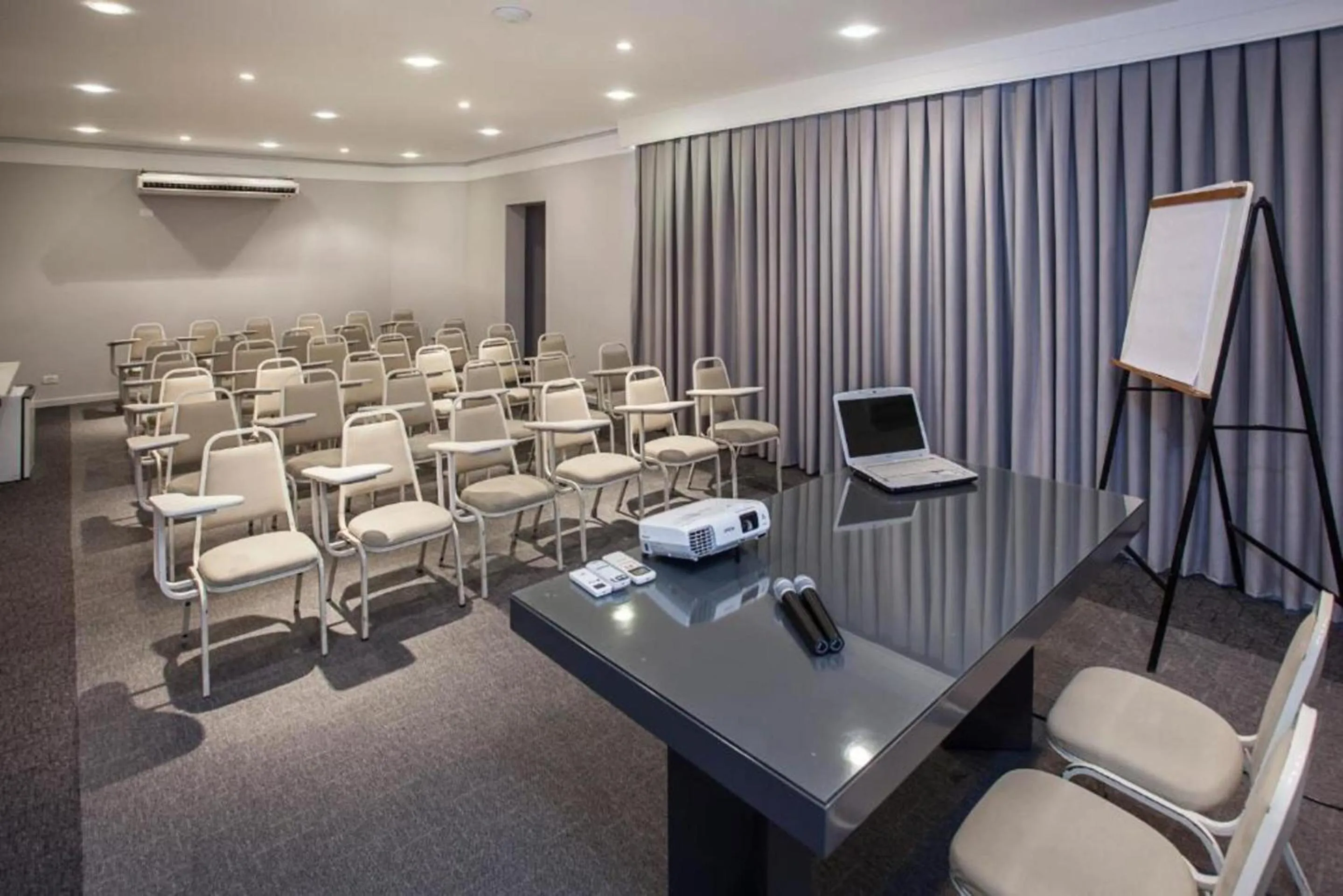 Meeting/conference room in Momax Hotel