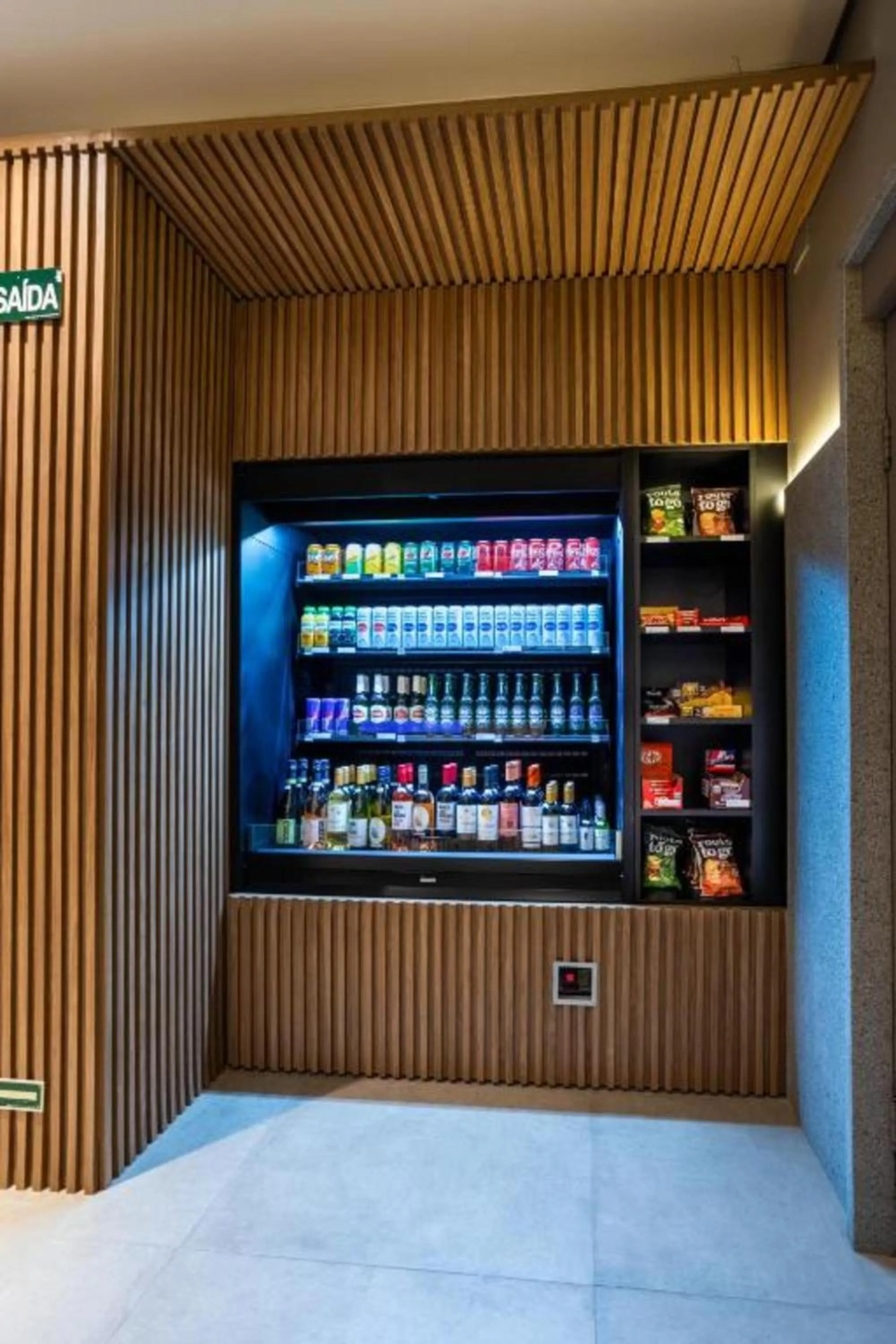 vending machine in Momax Hotel