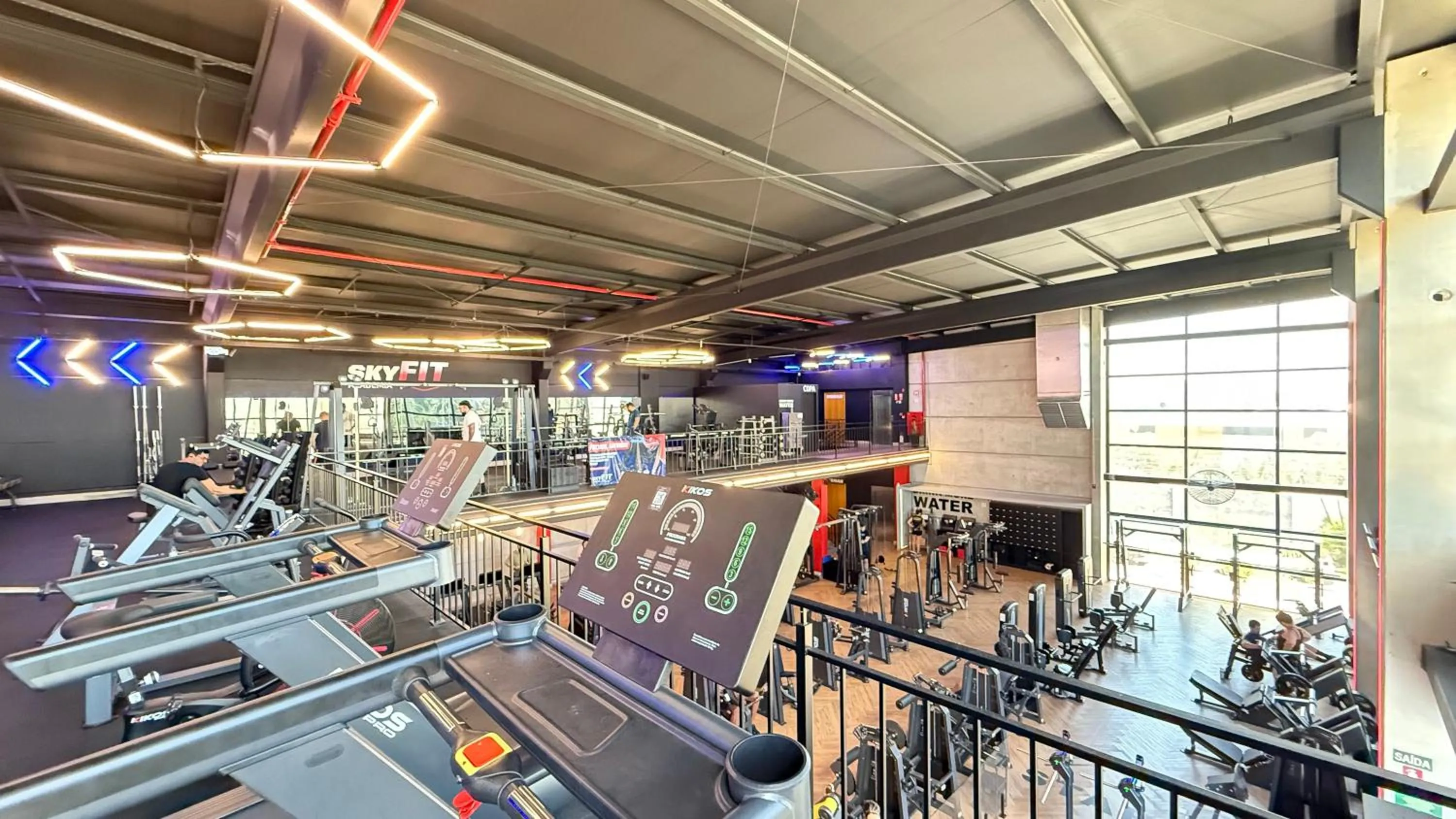Fitness centre/facilities in Momax Hotel