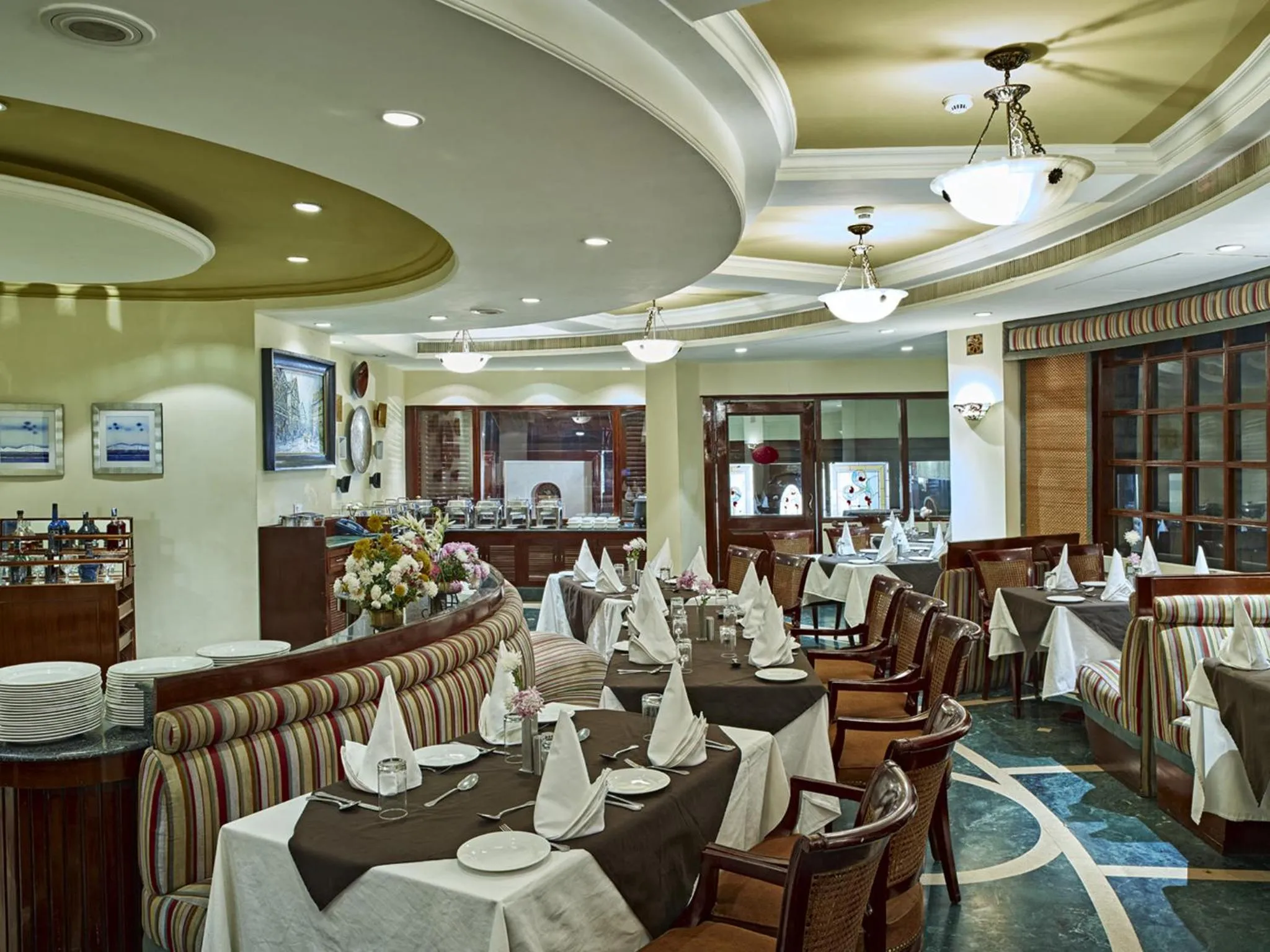 Restaurant/places to eat in Club Mahindra White Meadows Manali