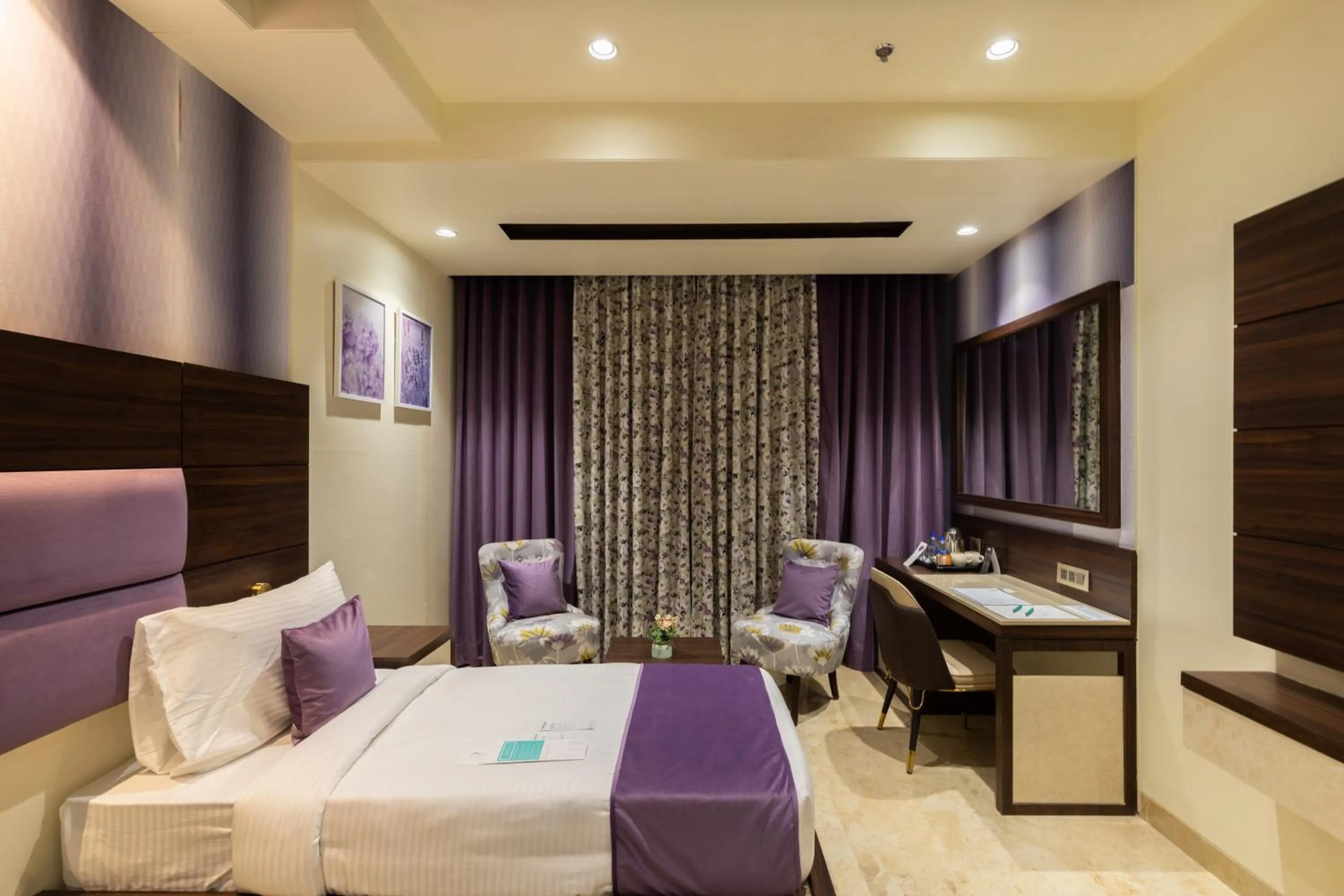 Photo of the whole room, Bed in Royal Rawal - Luxury Boutique Hotel