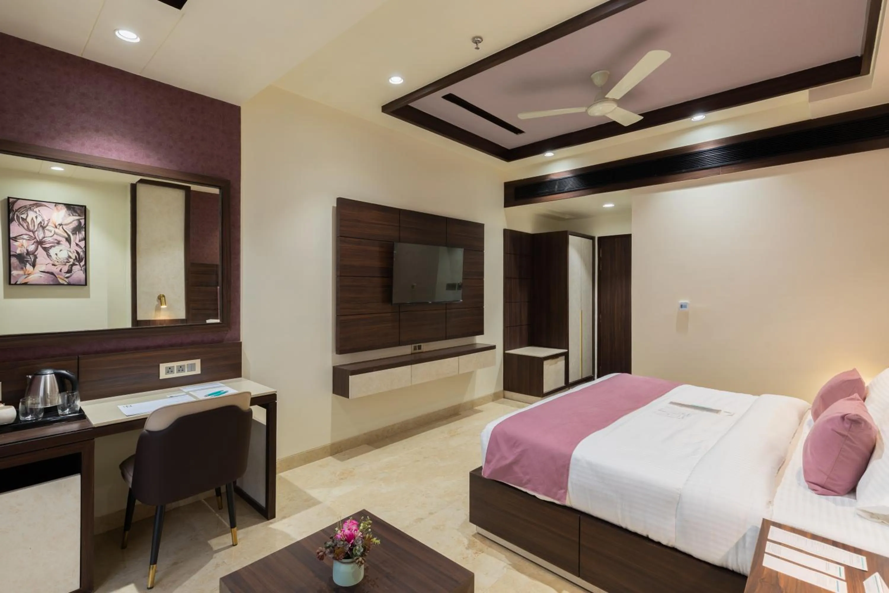 Photo of the whole room, Bed in Royal Rawal - Luxury Boutique Hotel