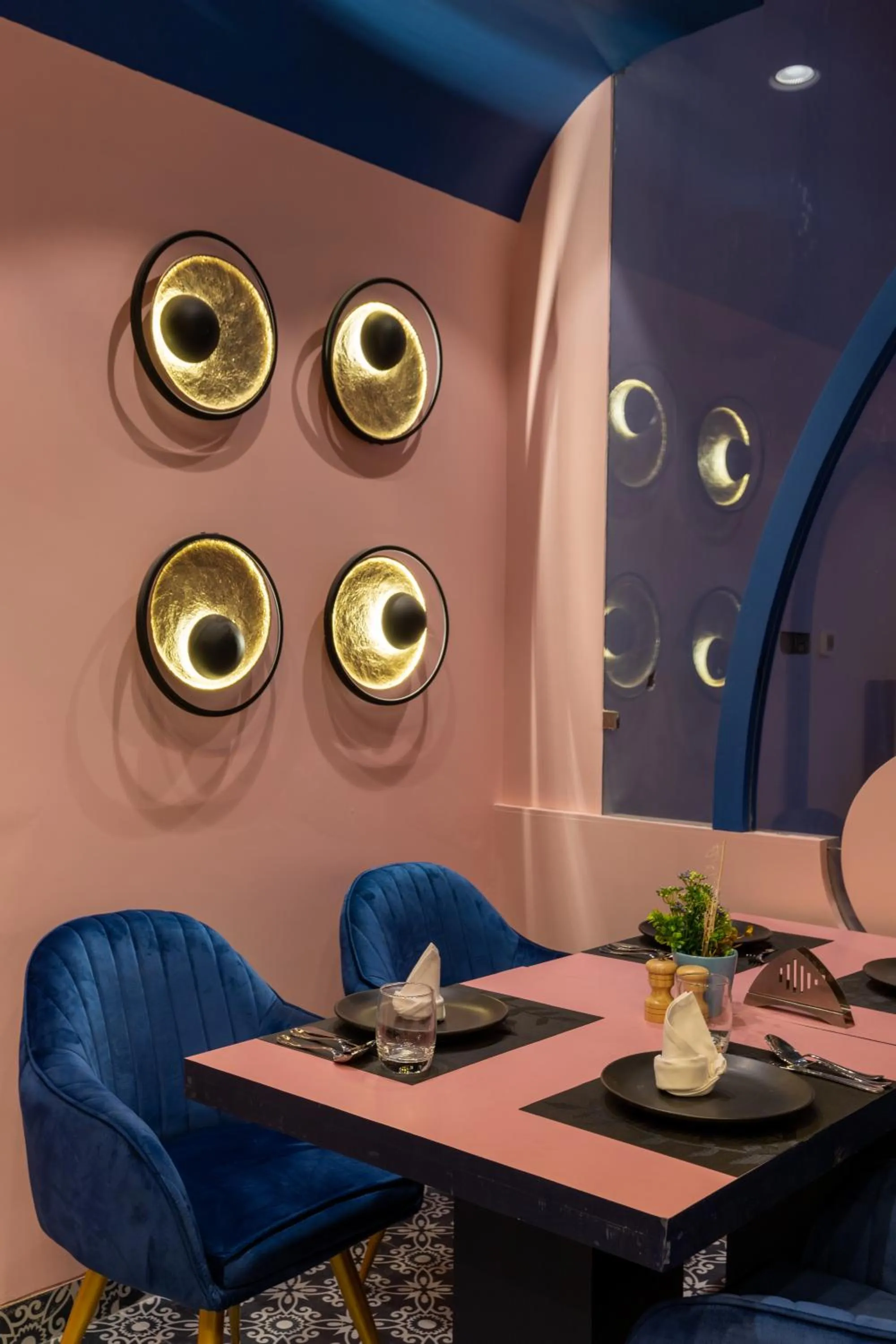 Restaurant/places to eat in Royal Rawal - Luxury Boutique Hotel