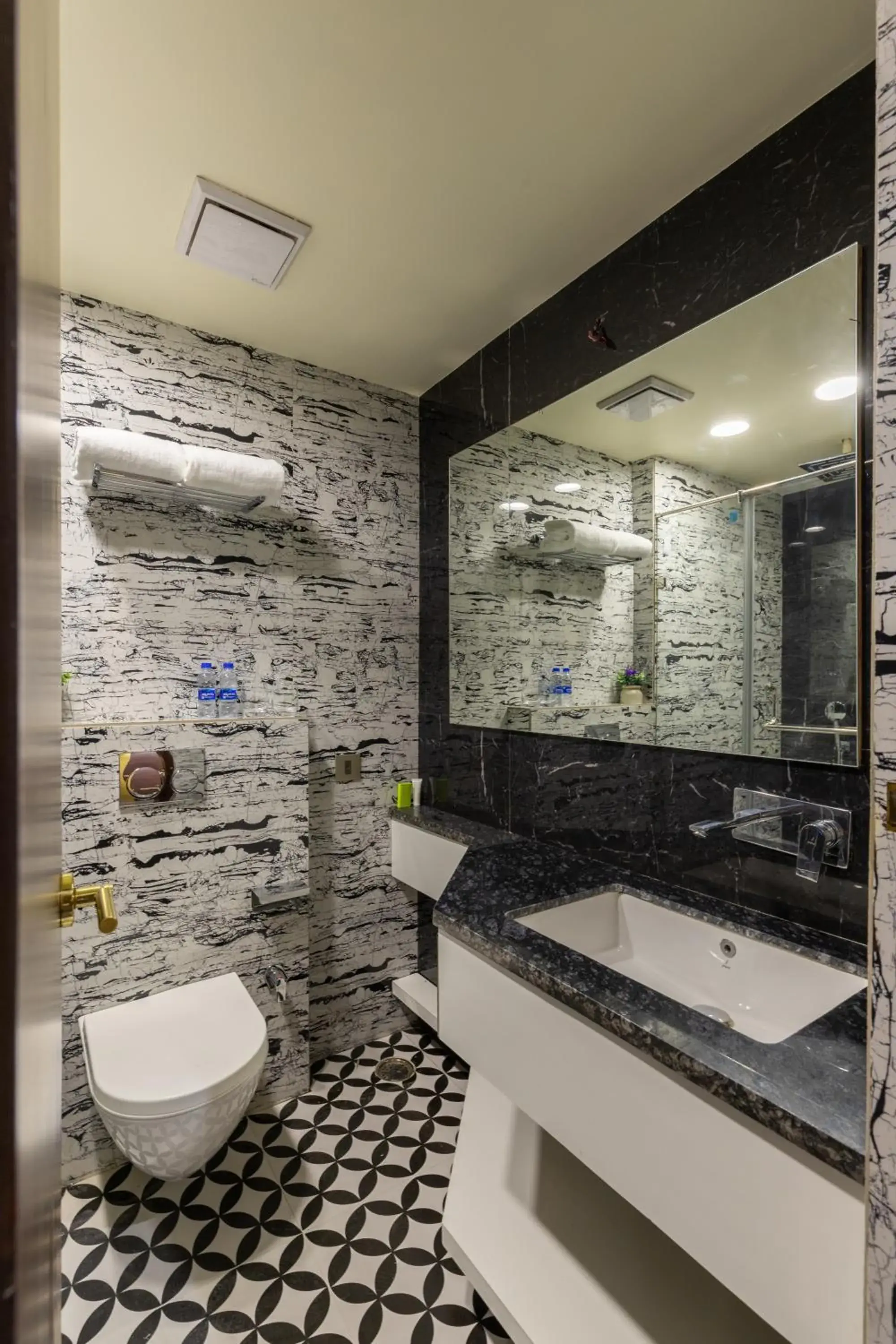 Deluxe King Suite in Royal Rawal - Luxury Boutique Hotel Deluxe King Suite in Royal Rawal - Luxury Boutique Hotel