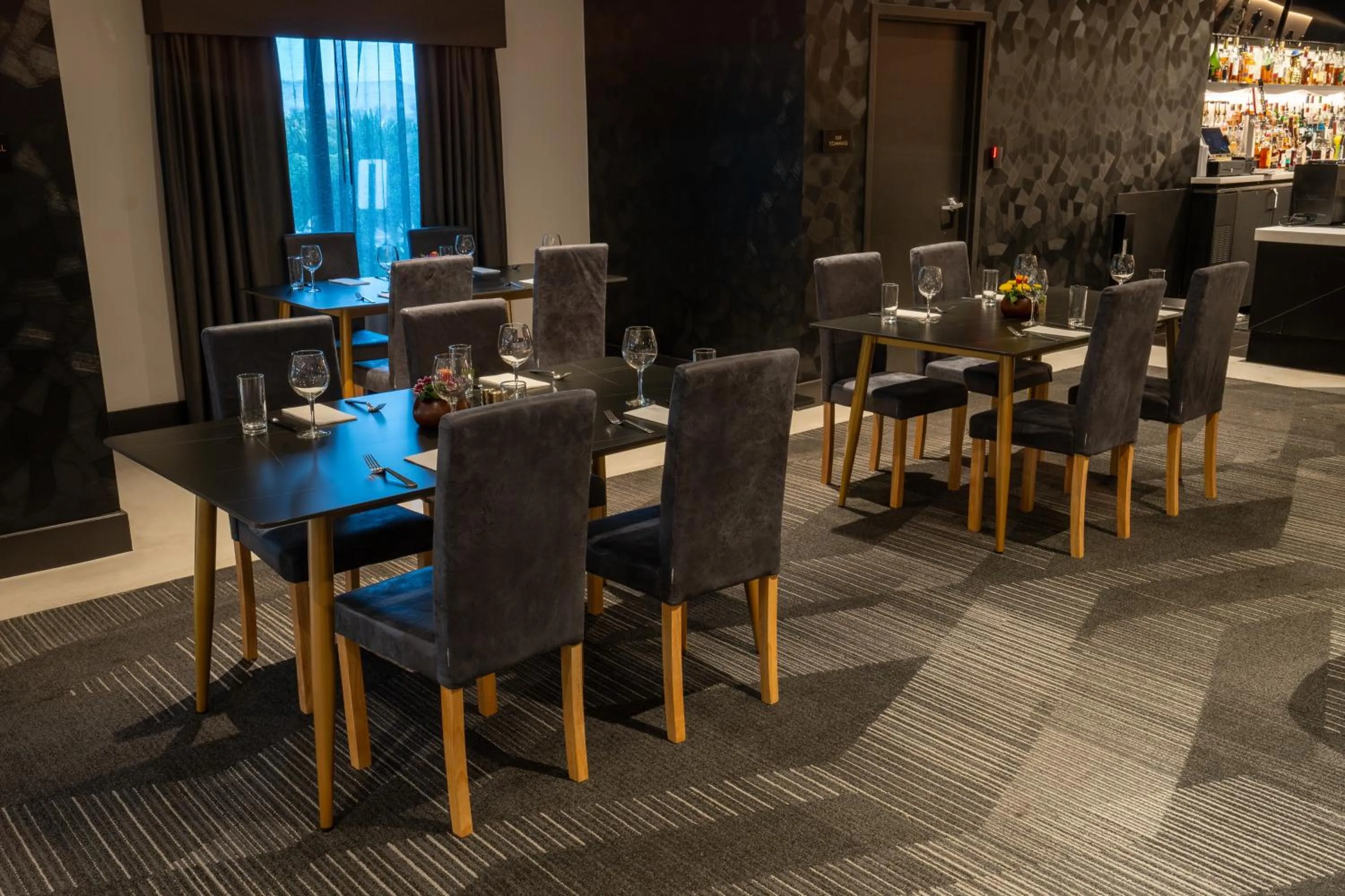 Restaurant/places to eat in Champions Club and Hotel, Houston Westchase