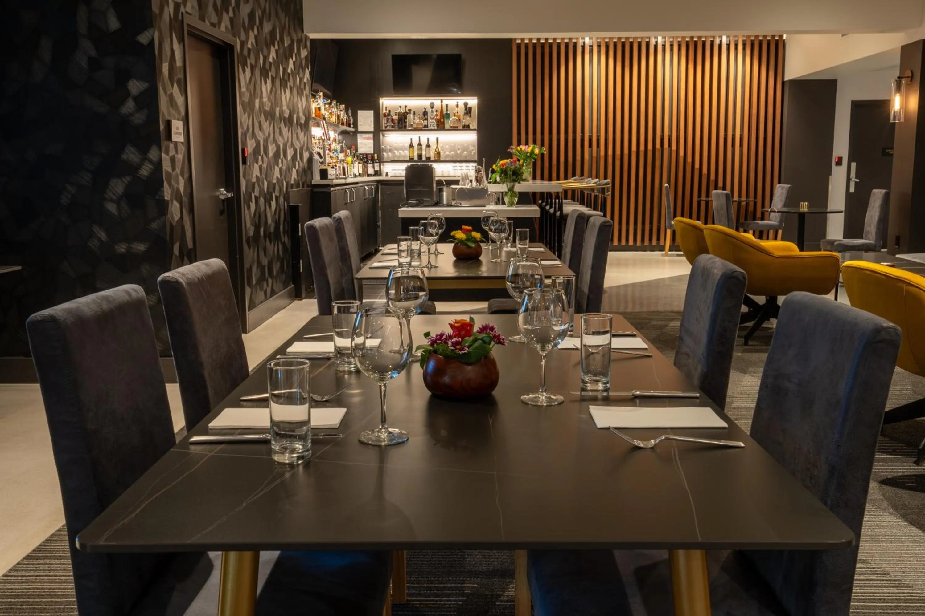 Restaurant/places to eat in Champions Club and Hotel, Houston Westchase