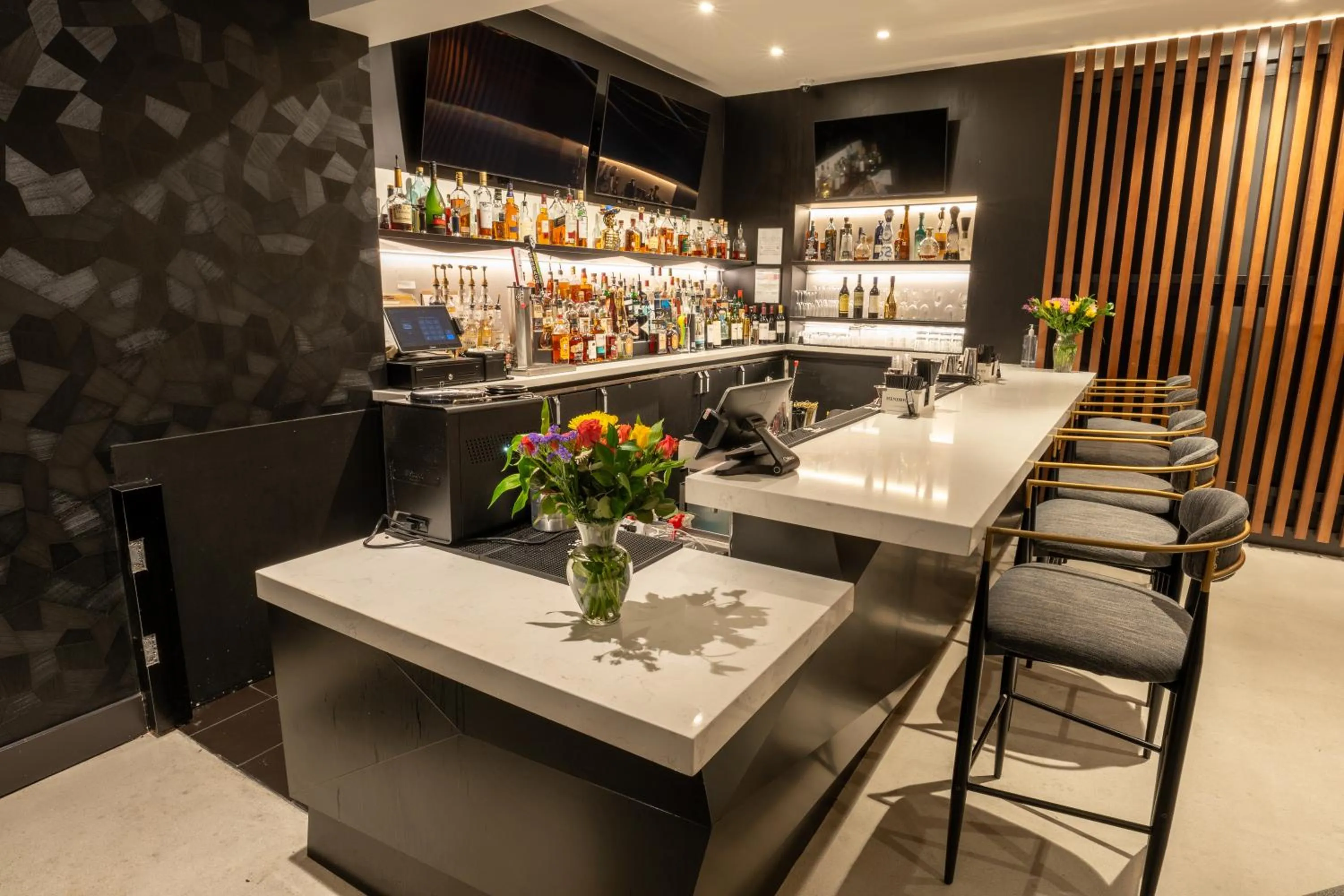 Lounge or bar in Champions Club and Hotel, Houston Westchase