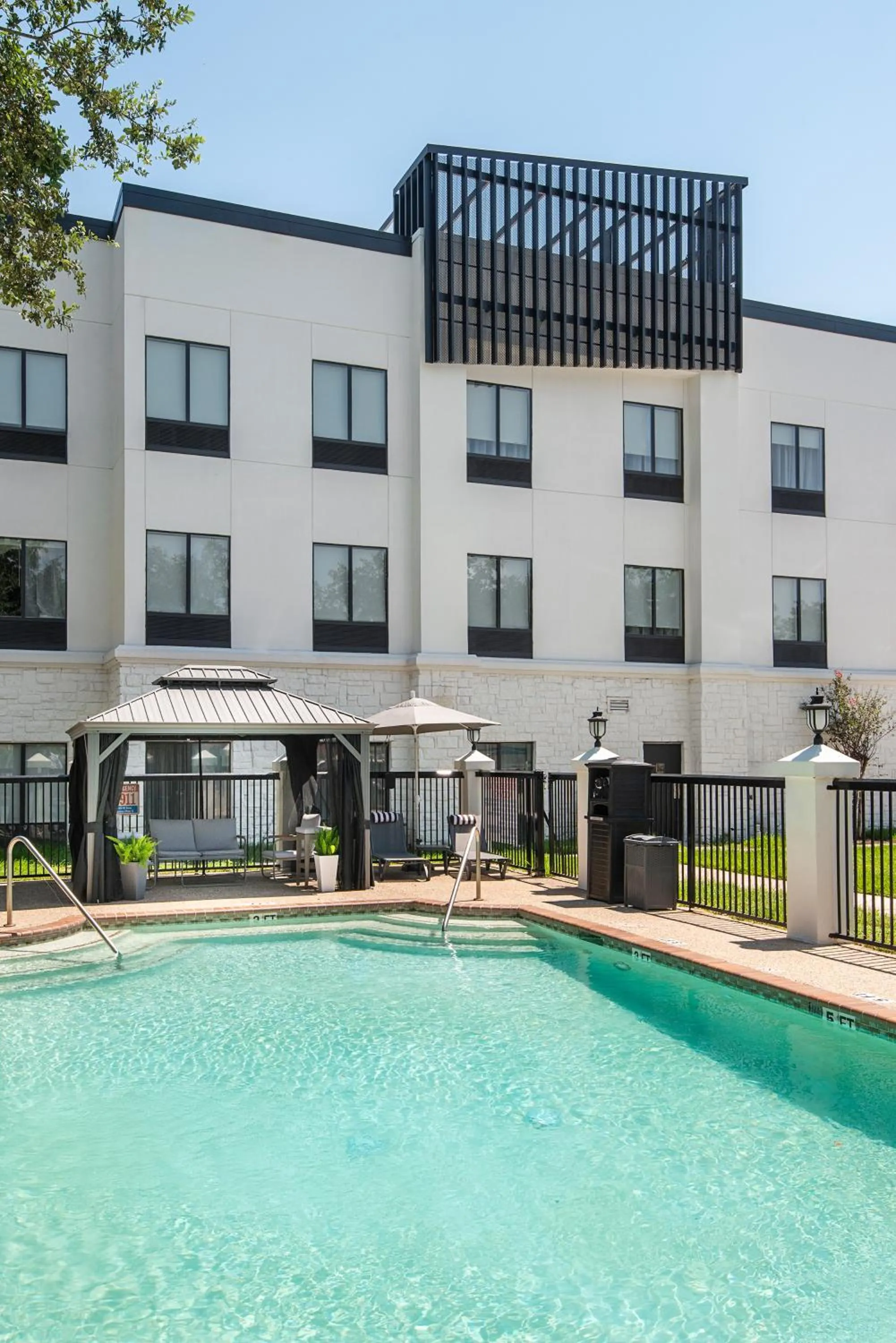 Swimming pool in Champions Club and Hotel, Houston Westchase