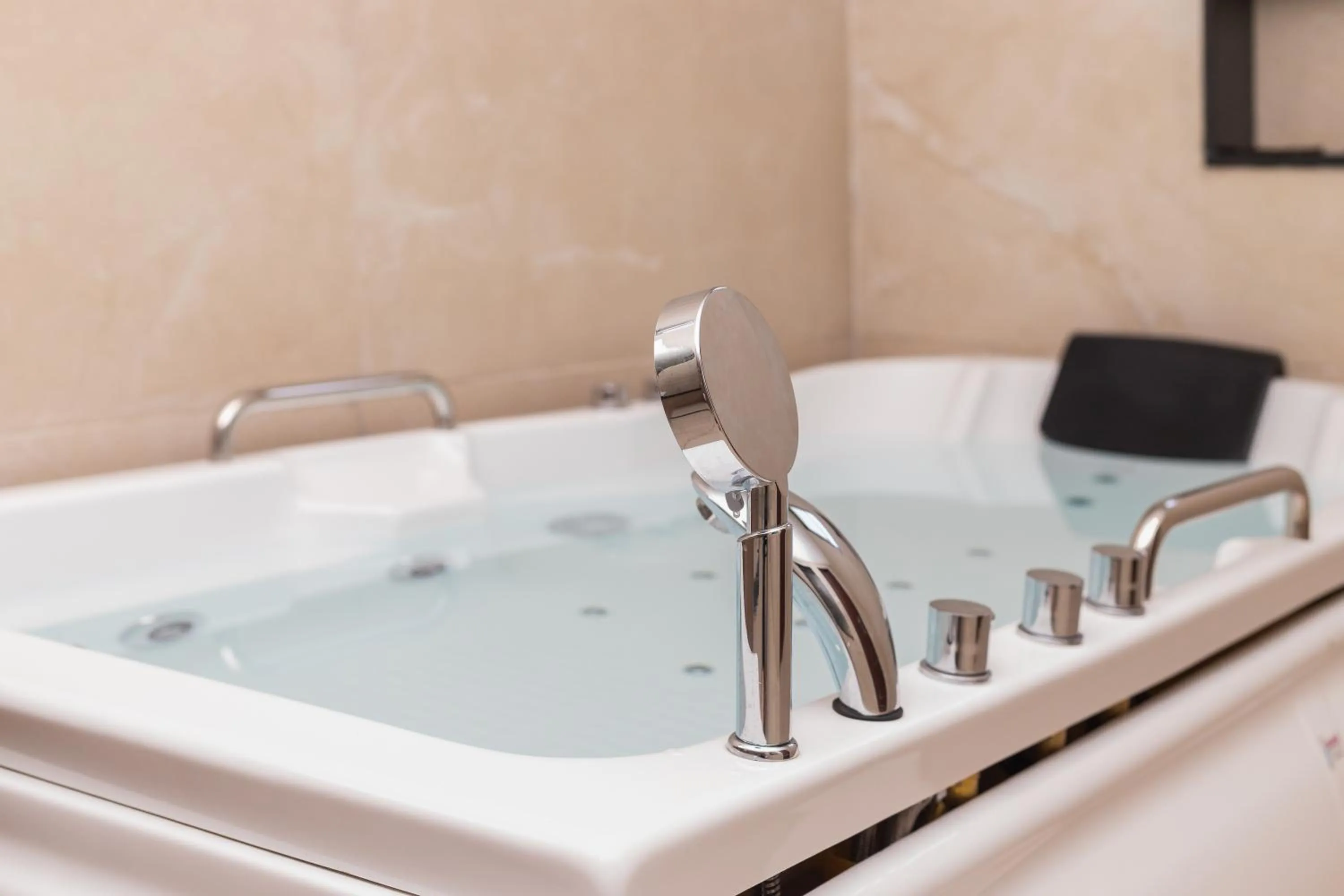 Hot Tub in River Bank Jungle Resort, Chitwan