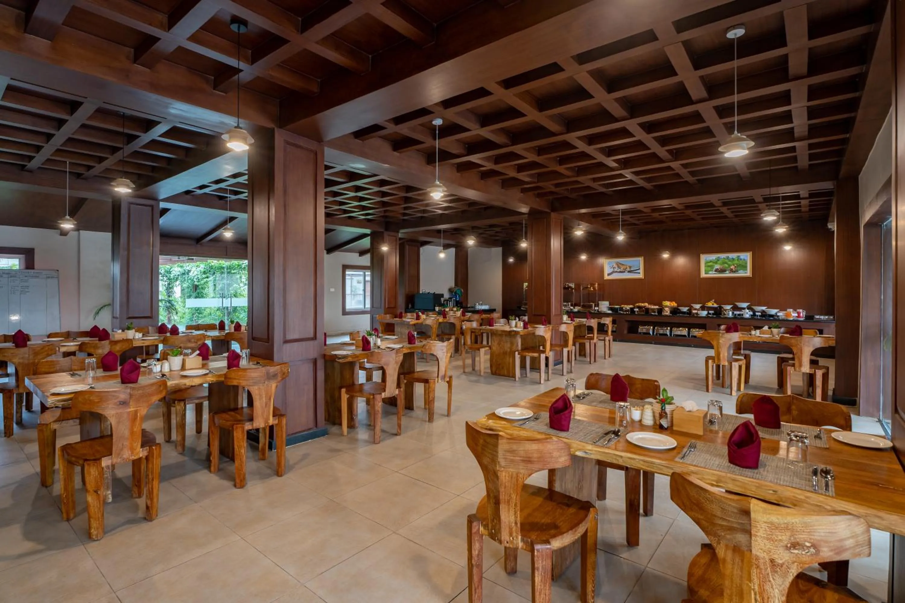 Restaurant/places to eat in River Bank Jungle Resort, Chitwan