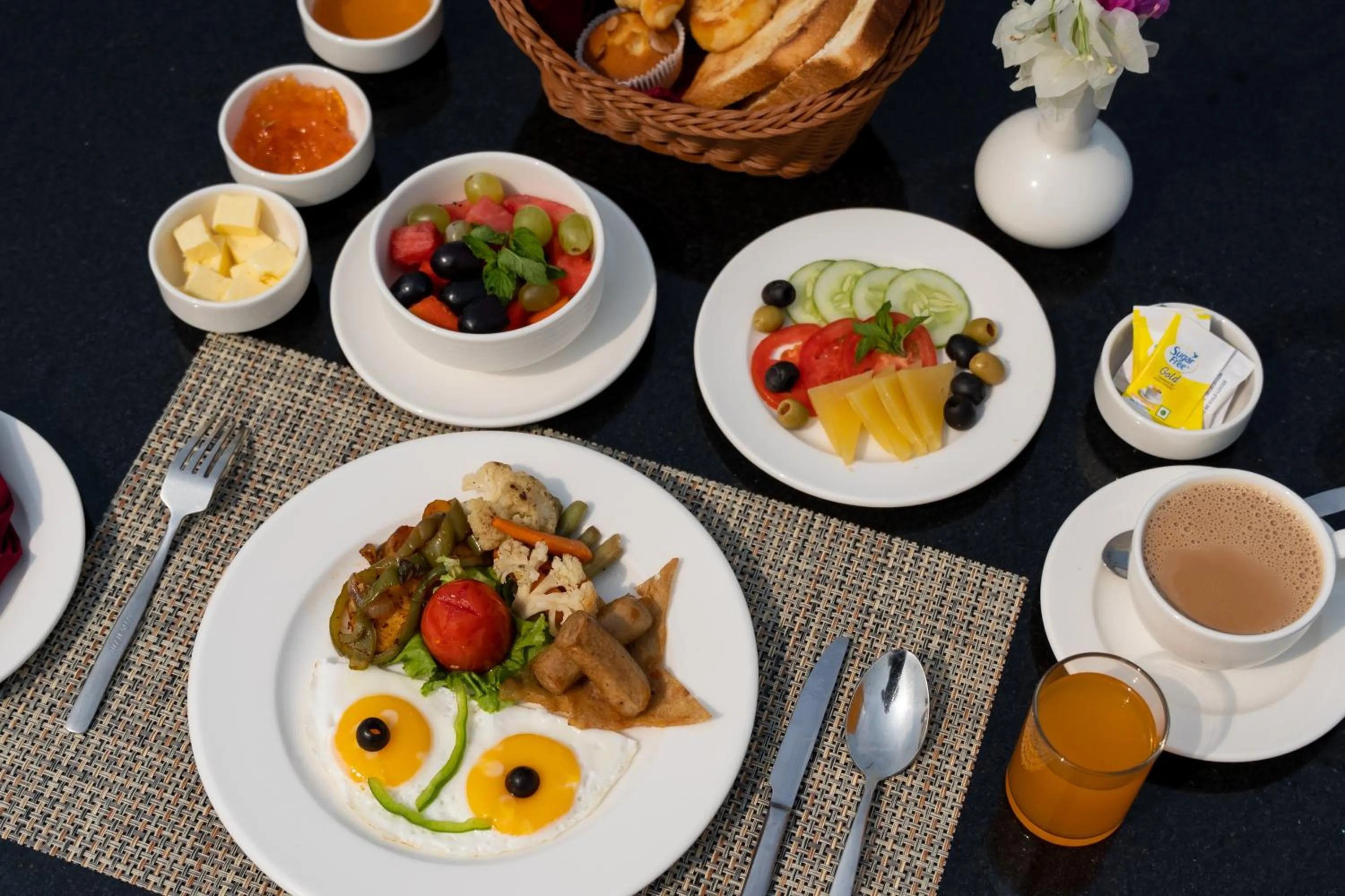 Restaurant/places to eat in River Bank Jungle Resort, Chitwan