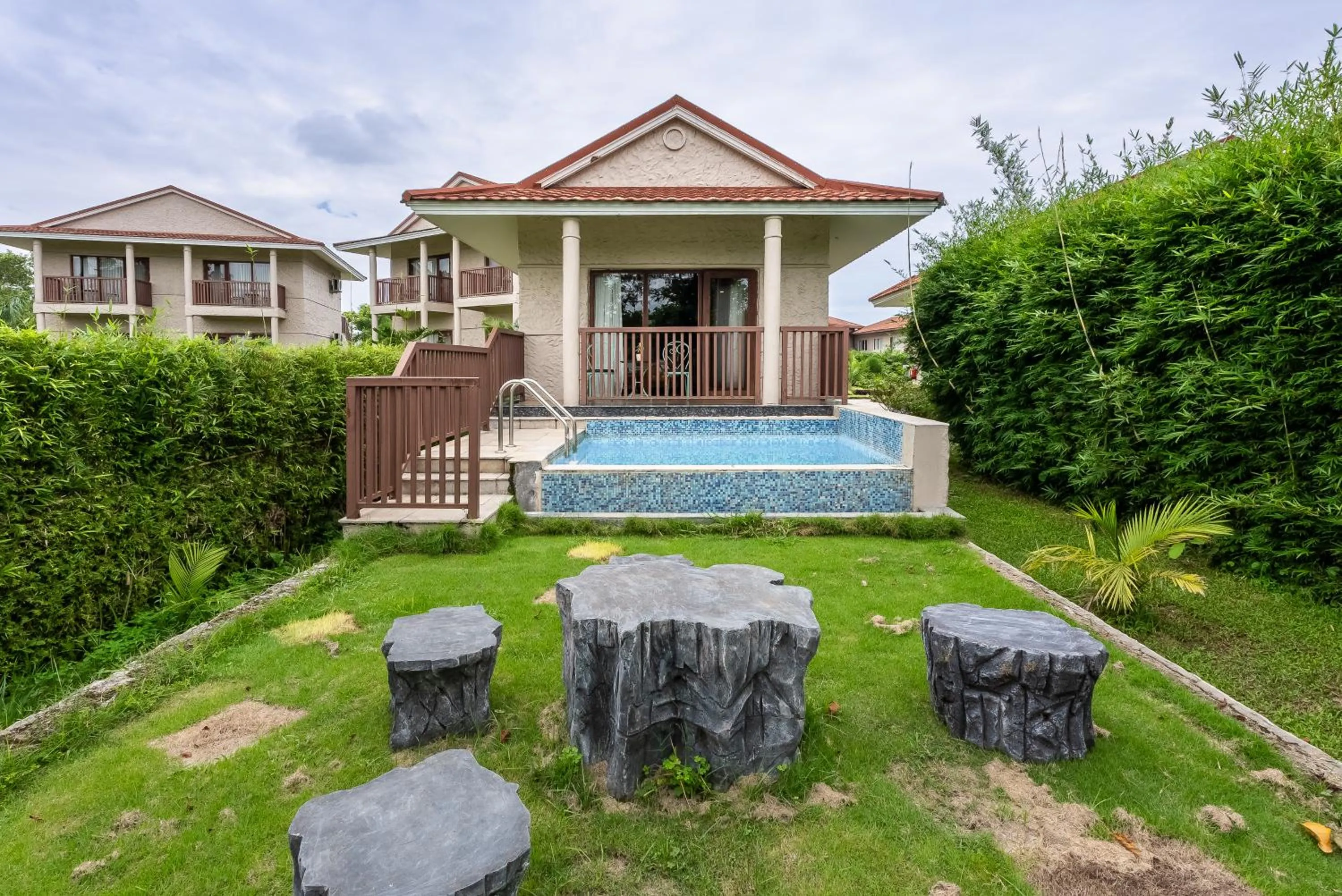 Property building in River Bank Jungle Resort, Chitwan