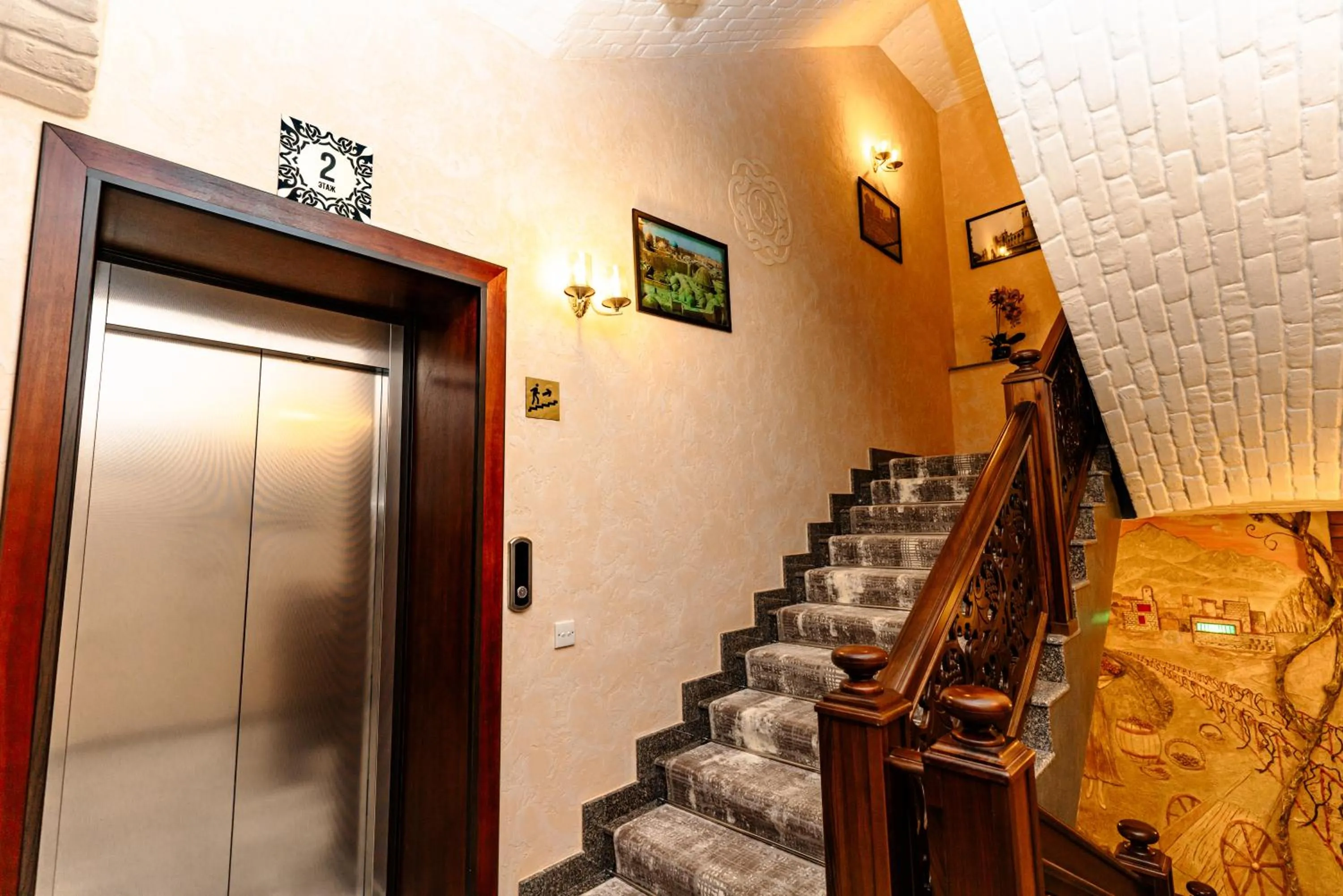 elevator in Bagizagan Hotel