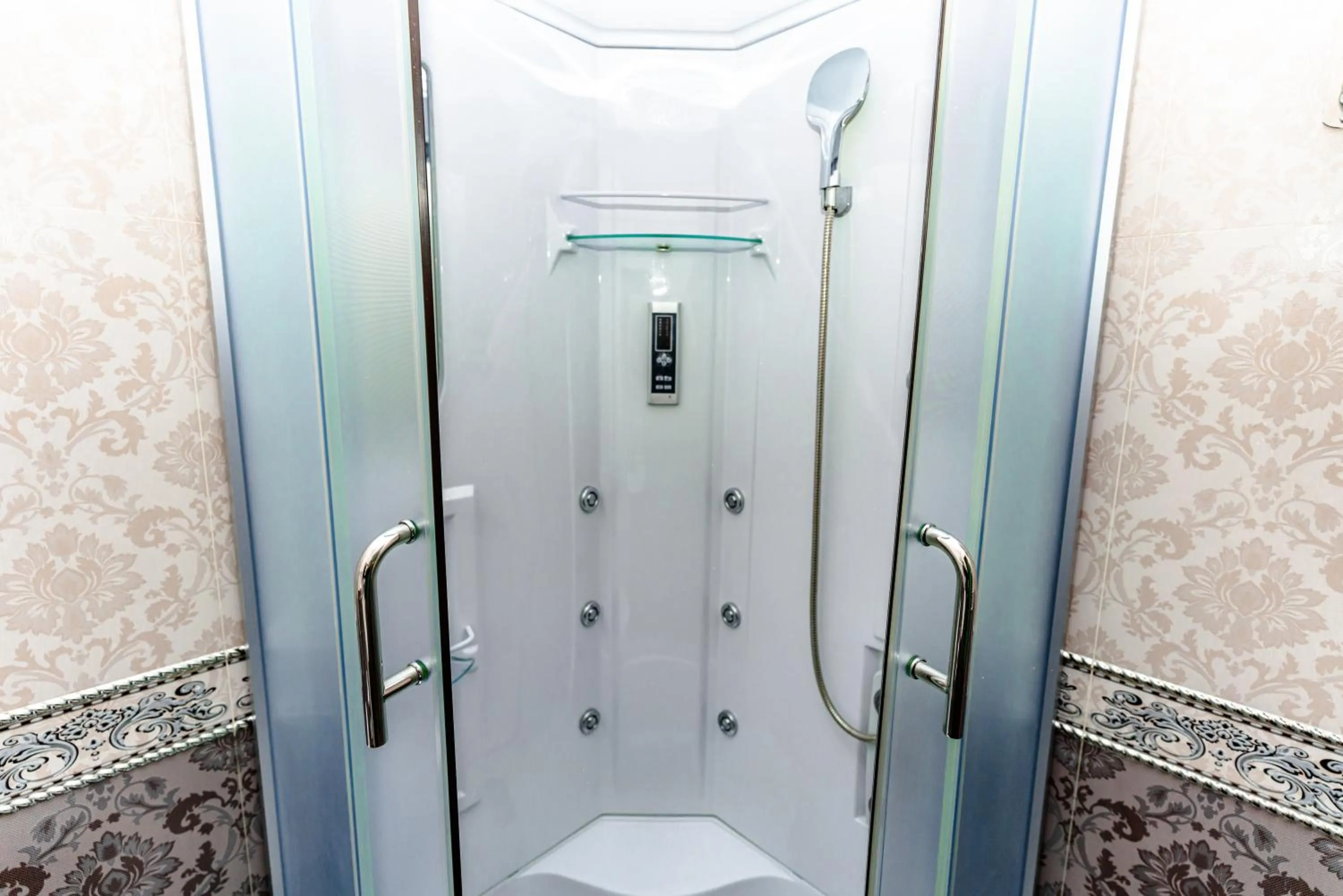 Shower in Bagizagan Hotel