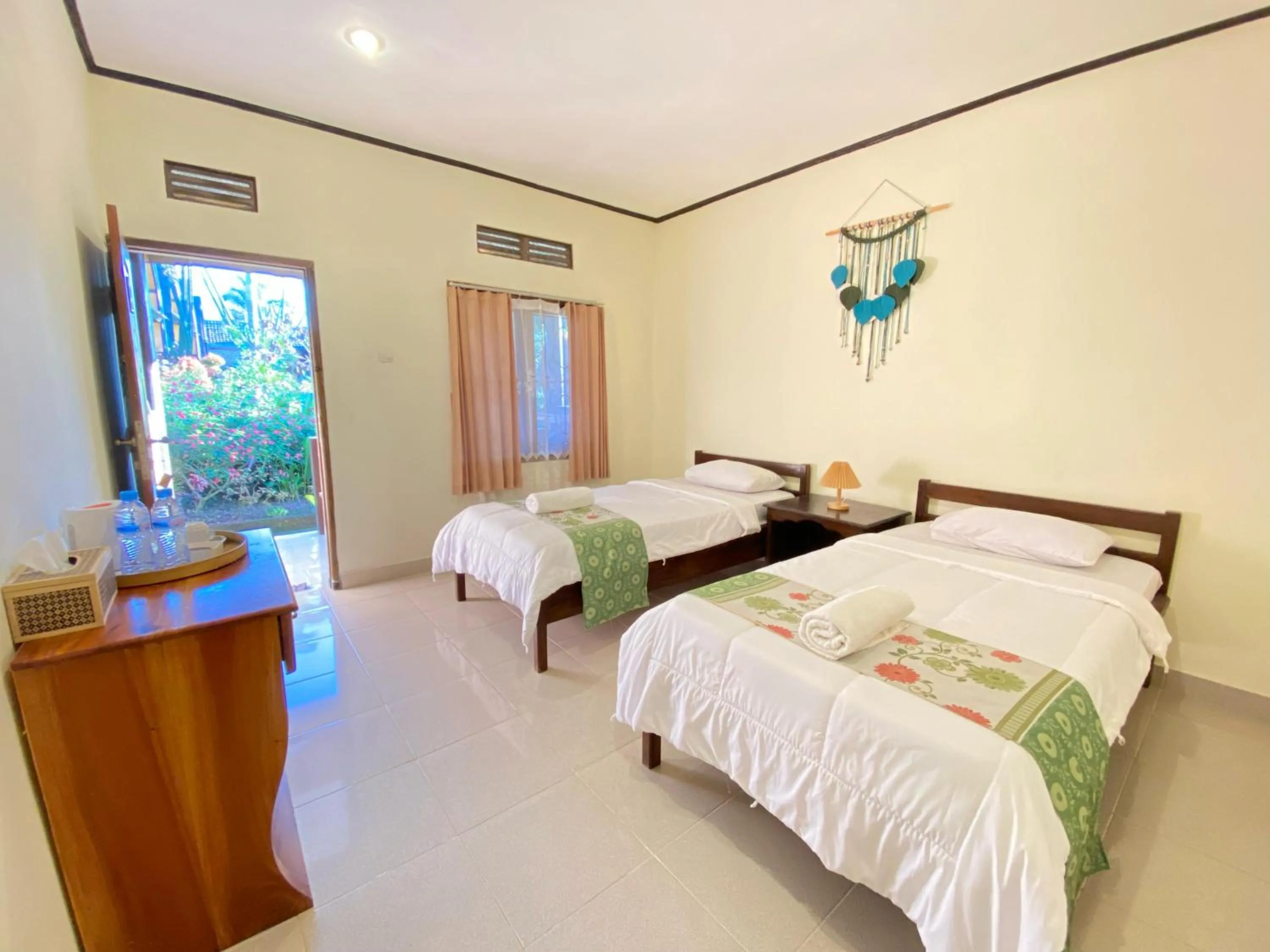 Standard Twin Room in Green Orry Inn Tetebatu