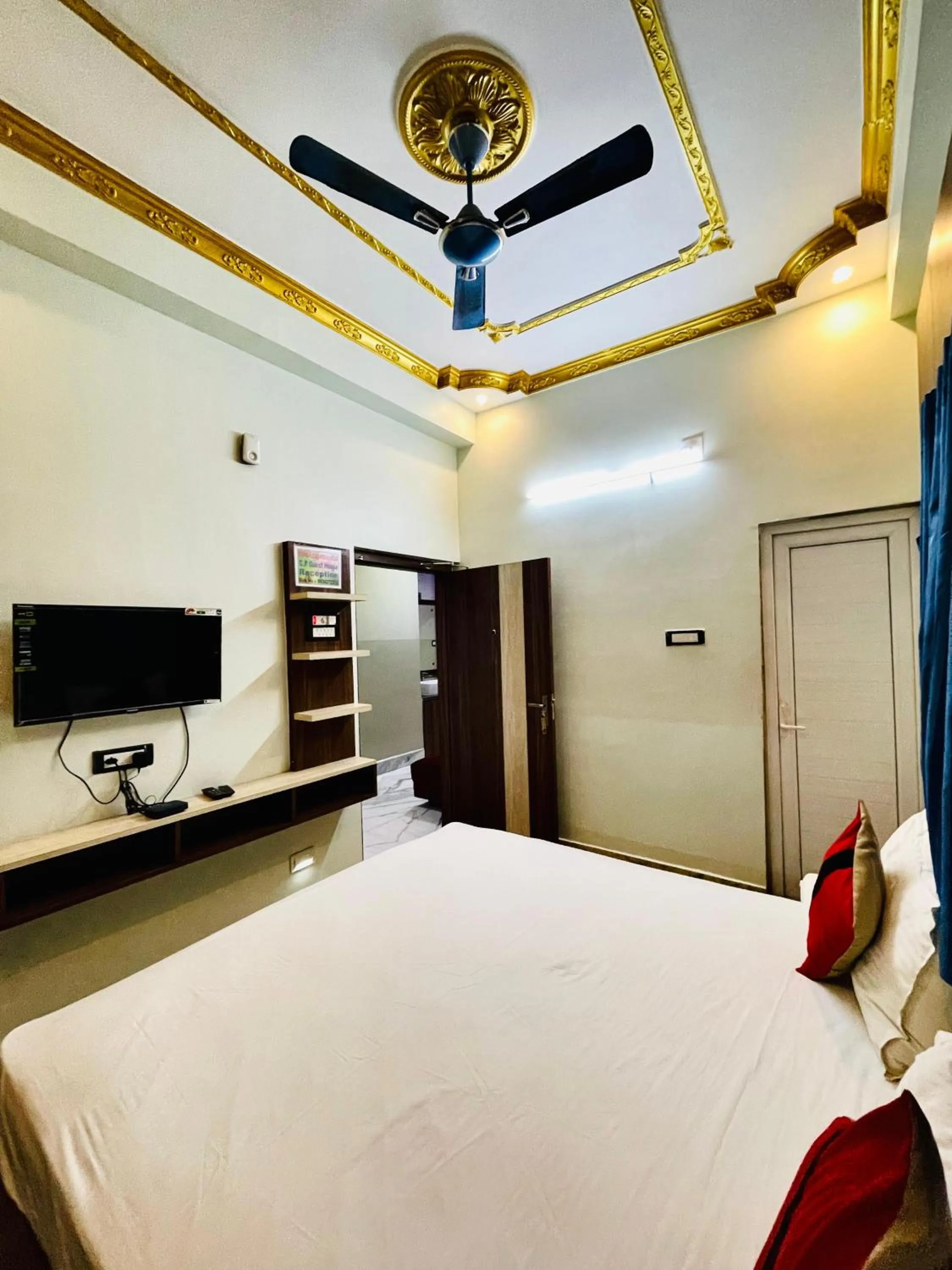 Bed in G P Guest House And Banquet Hall