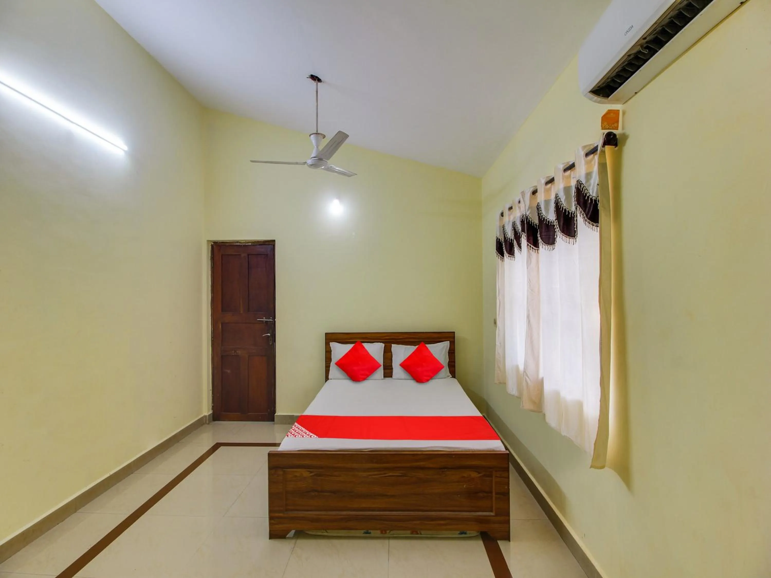 Bedroom in Hotel O by OYO Guddan Holiday