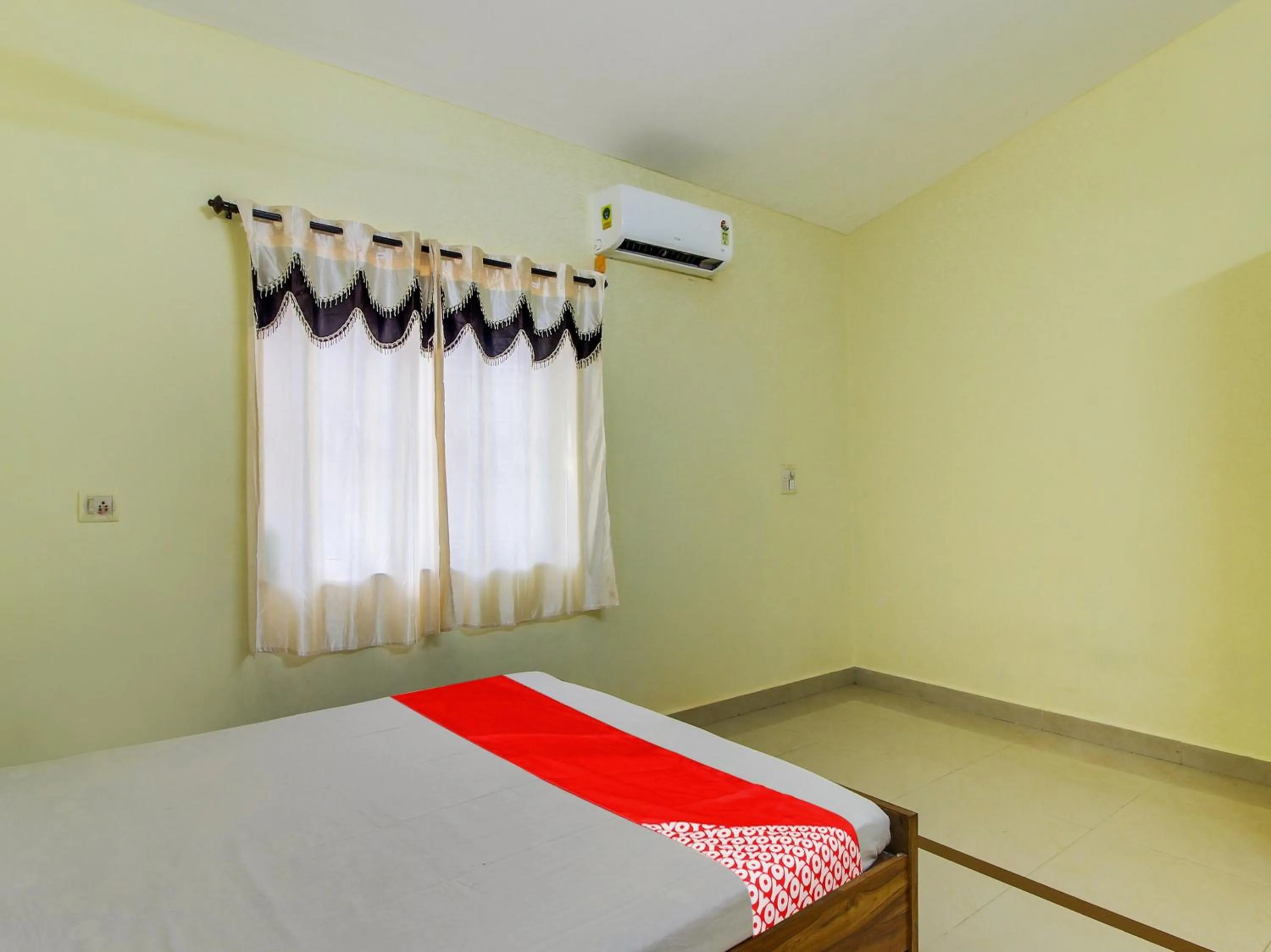 Bedroom in Hotel O by OYO Guddan Holiday