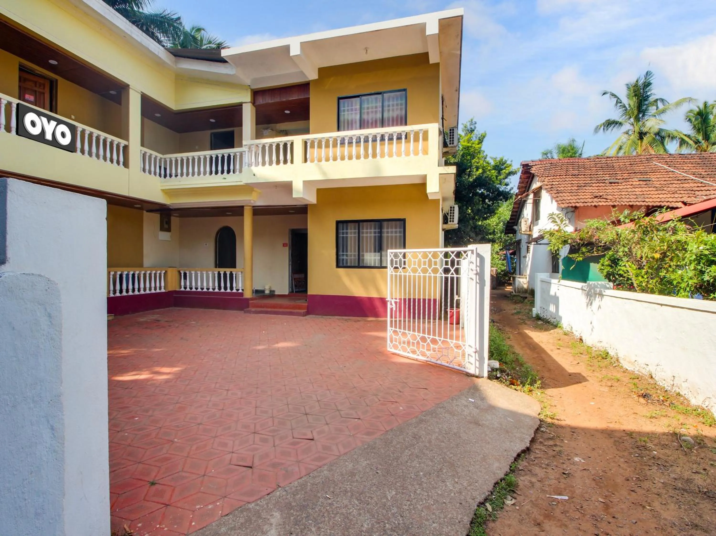 Facade/entrance in Hotel O by OYO Guddan Holiday