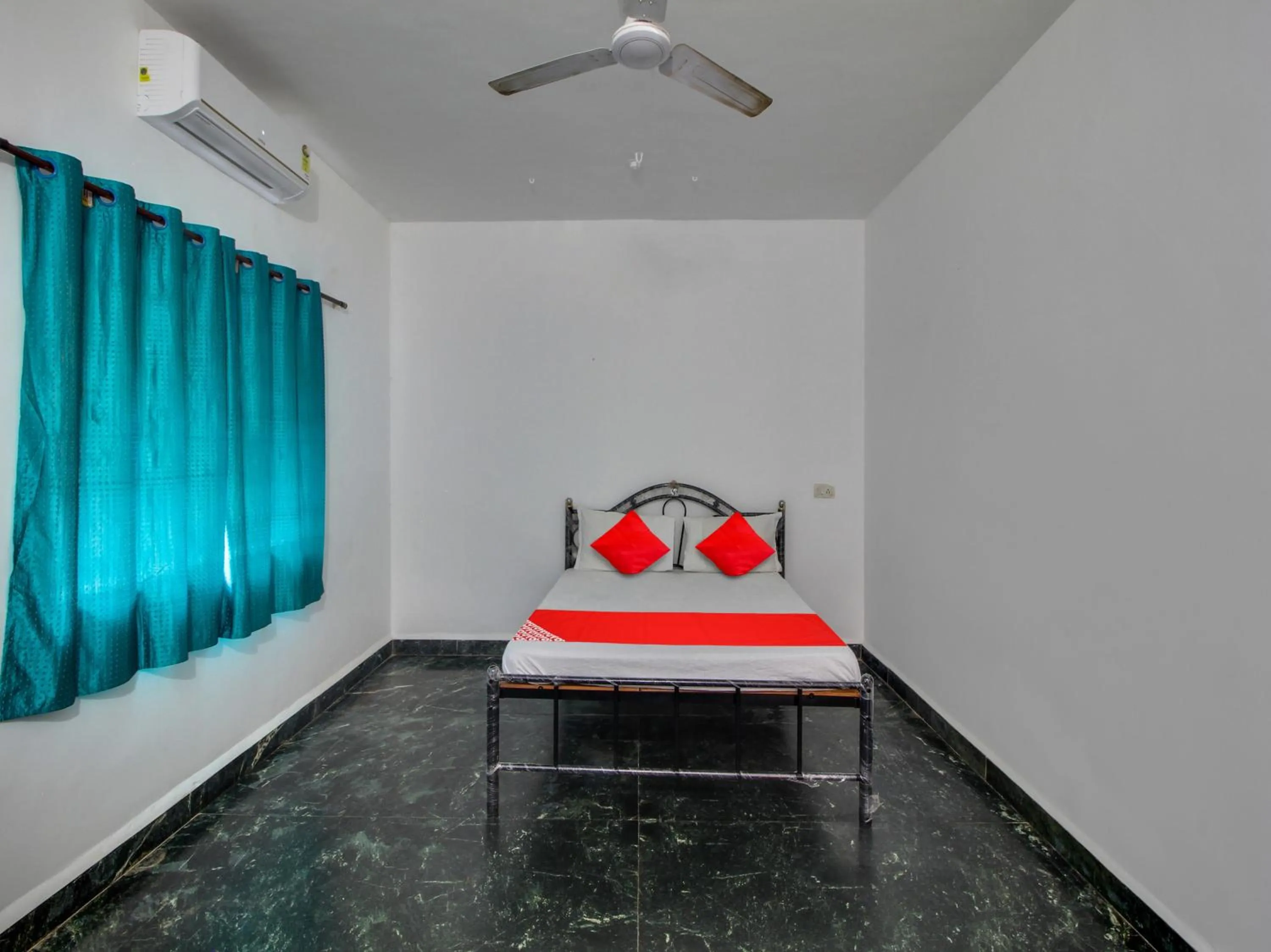 Facade/entrance in Hotel O by OYO Guddan Holiday