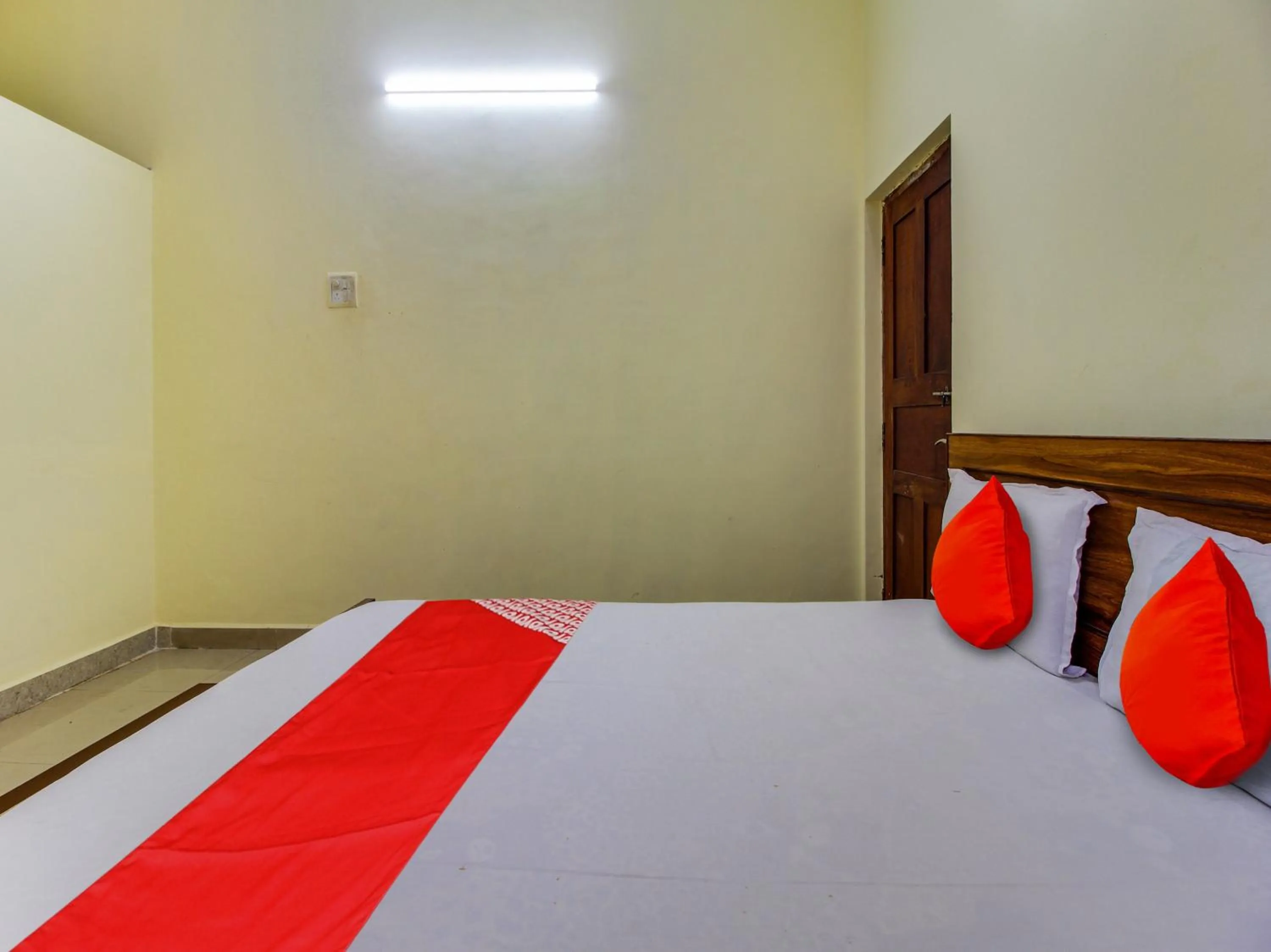 Bedroom in Hotel O by OYO Guddan Holiday