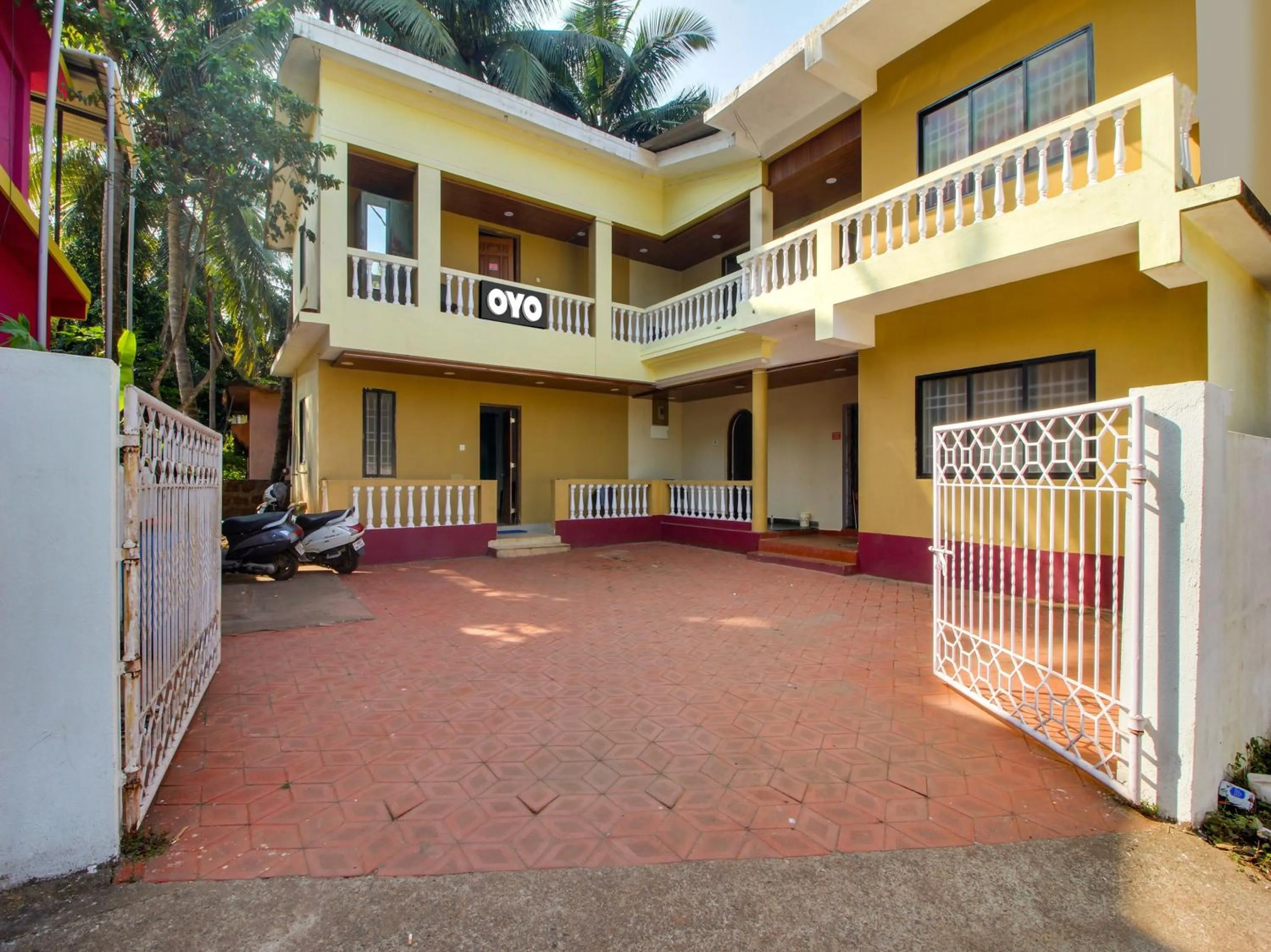 Facade/entrance in Hotel O by OYO Guddan Holiday