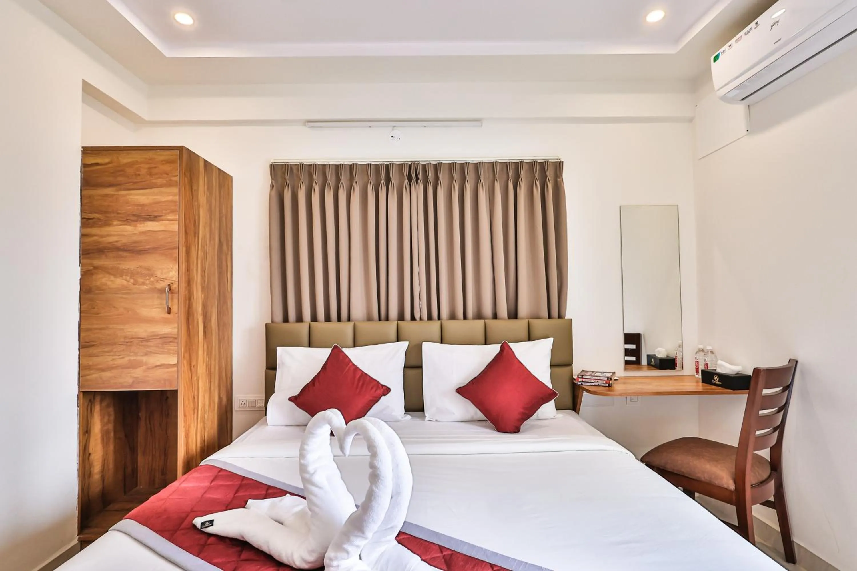 Bedroom, Bed in The Auberge Boutique Hotel - Manyata Tech Park