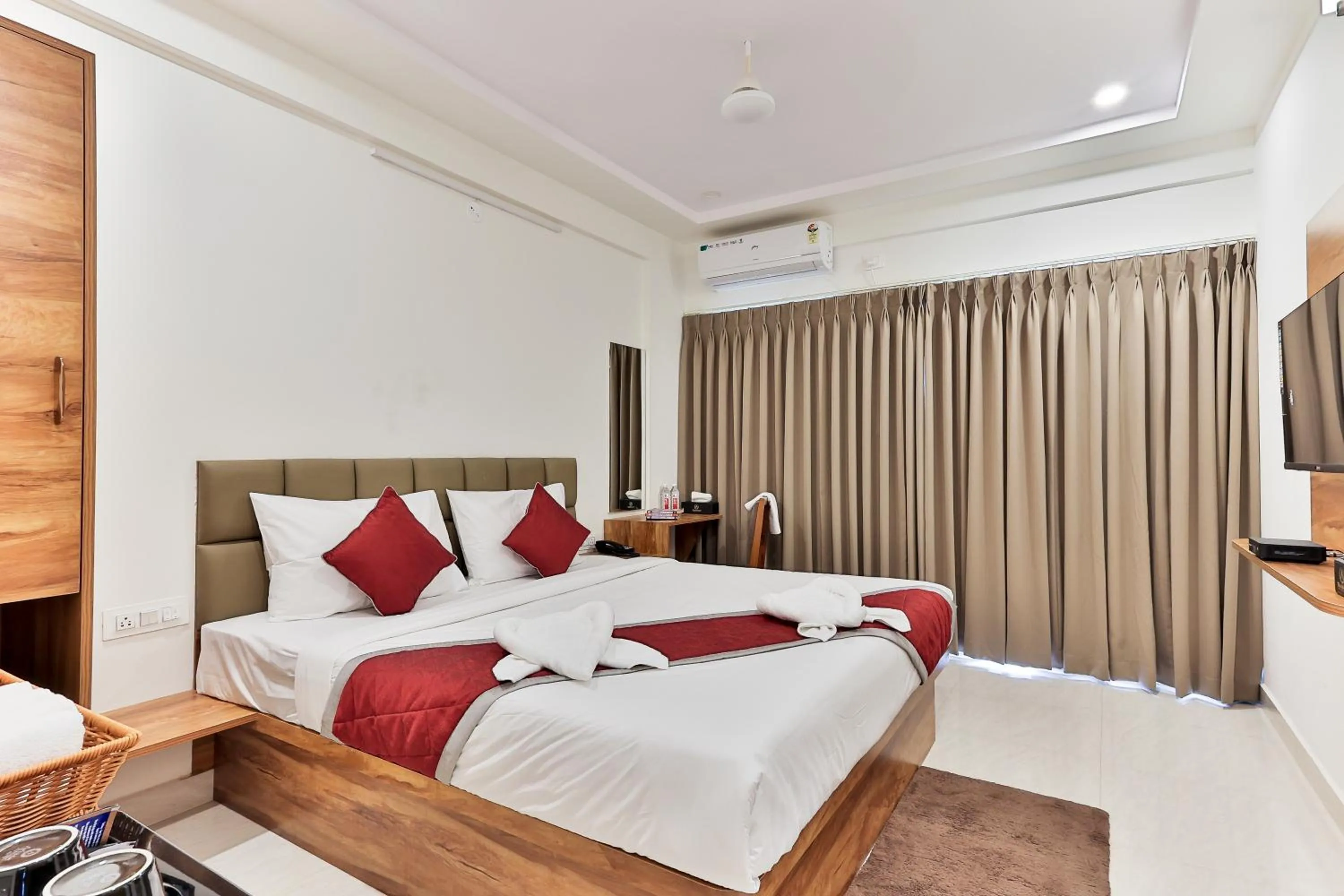 Bedroom, Bed in The Auberge Boutique Hotel - Manyata Tech Park