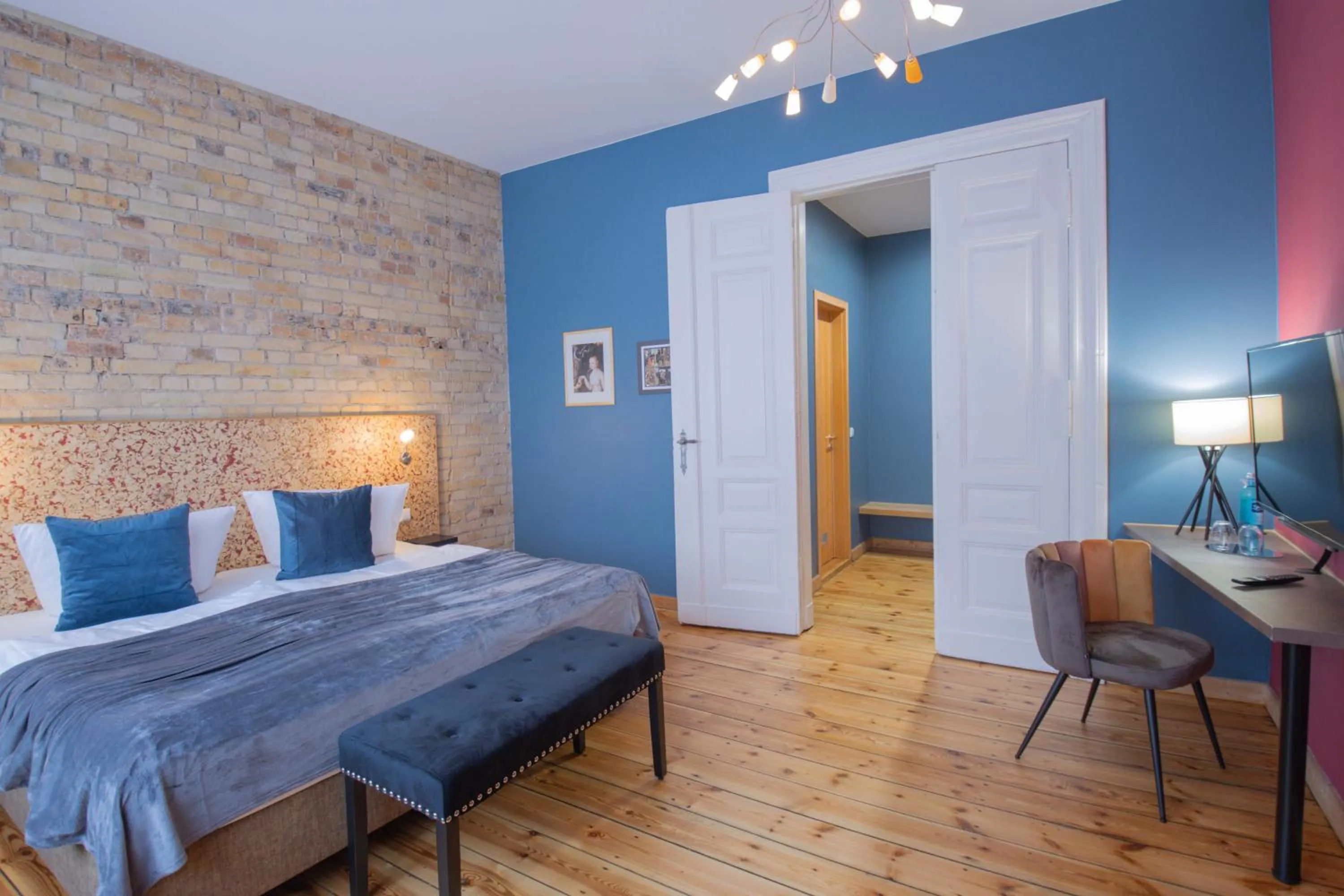 Photo of the whole room, Bed in Boutique Hotel Schwarzer Baer