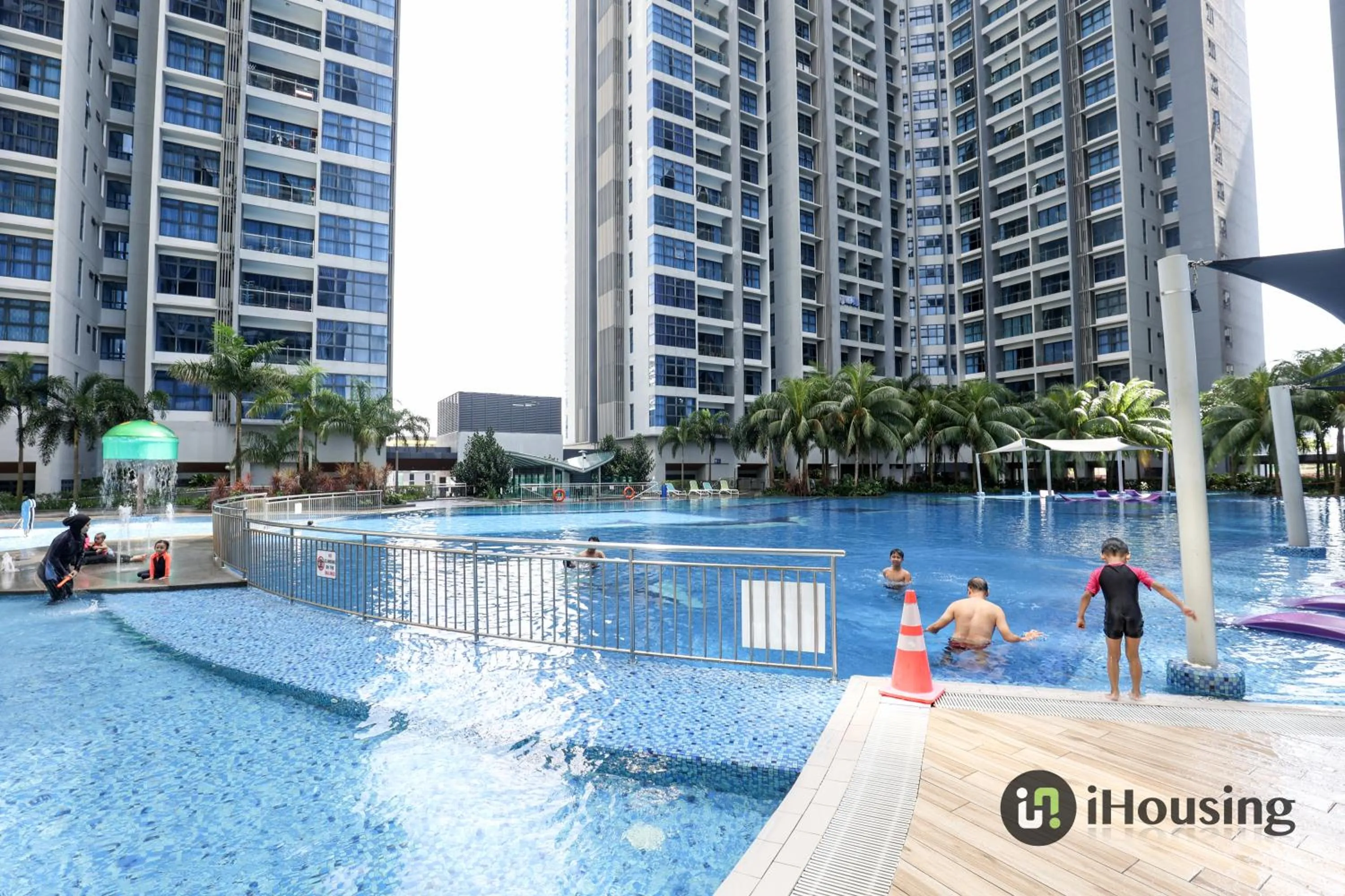 Swimming pool in Atlantis Residence Premium By I Housing