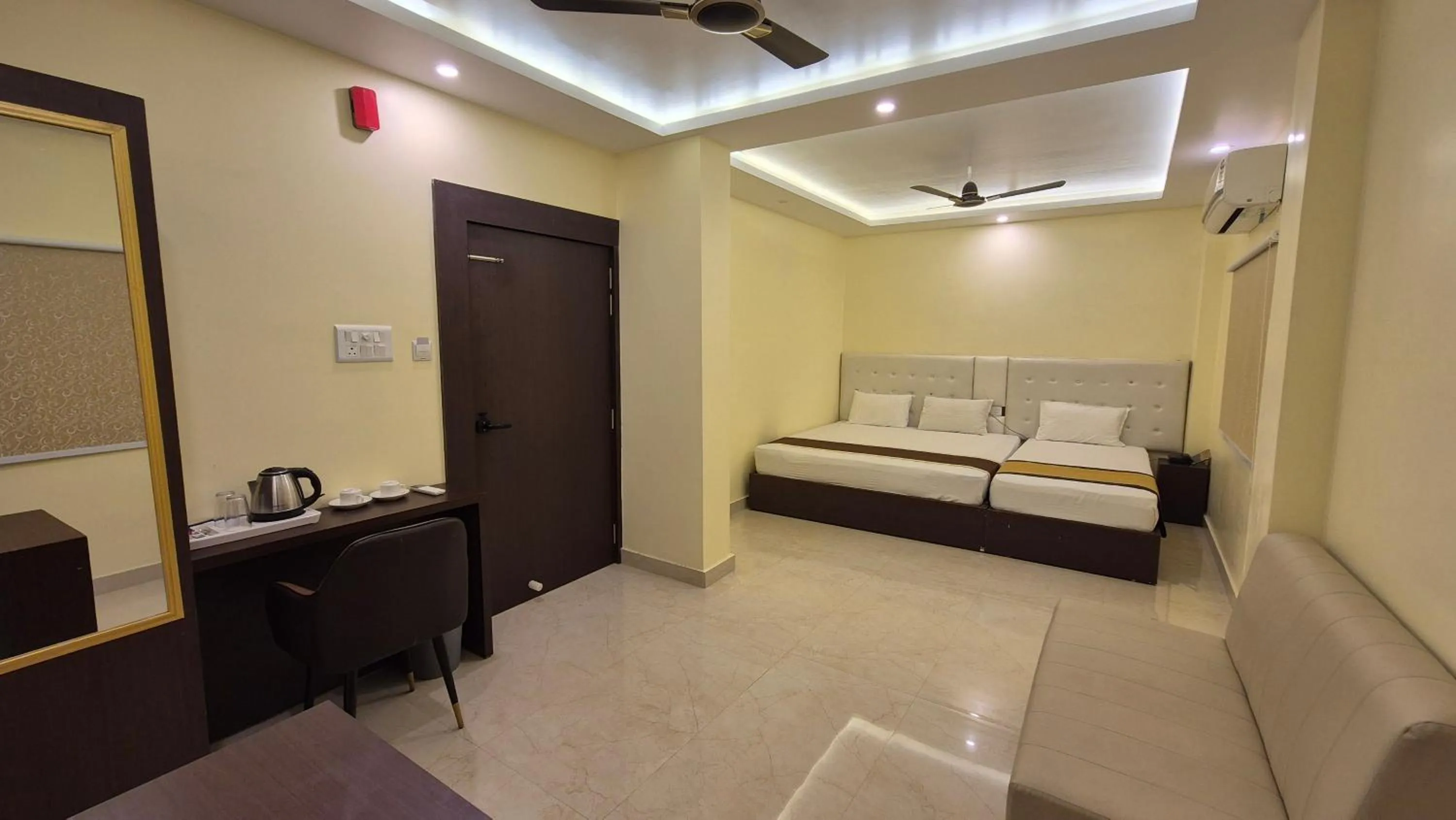 Bed in Royal View Residency
